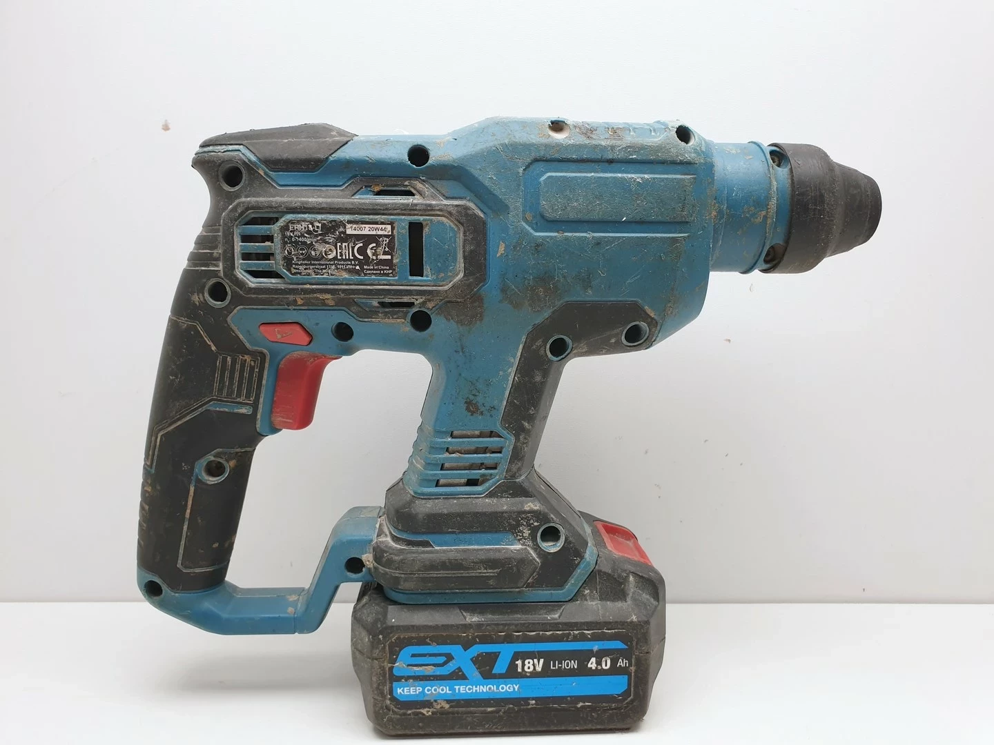 mlotowiertarka-aku-erbauer-erh18-li-akumulator-40-ah-energia-udaru-200