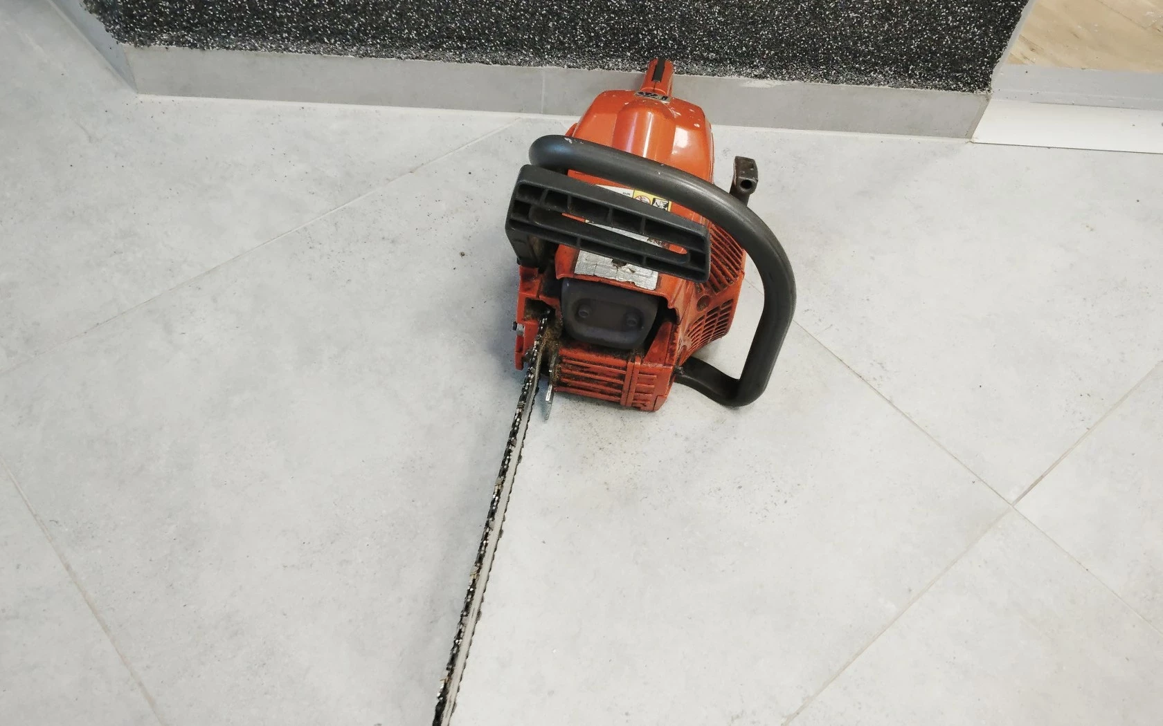 pila-husqvarna-137-stan-11323-2