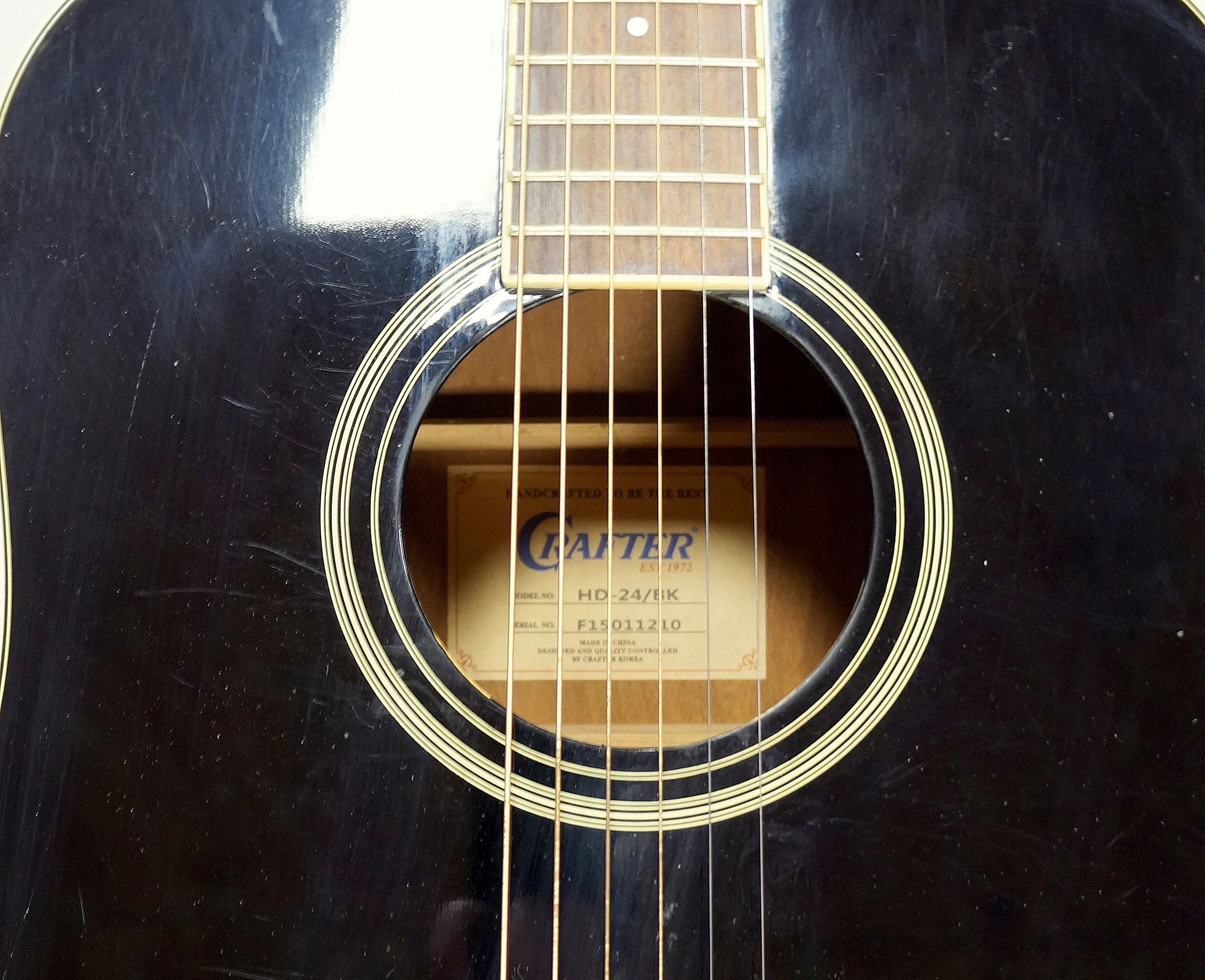 gitara-akustyczna-czarna-marka-248811-958954