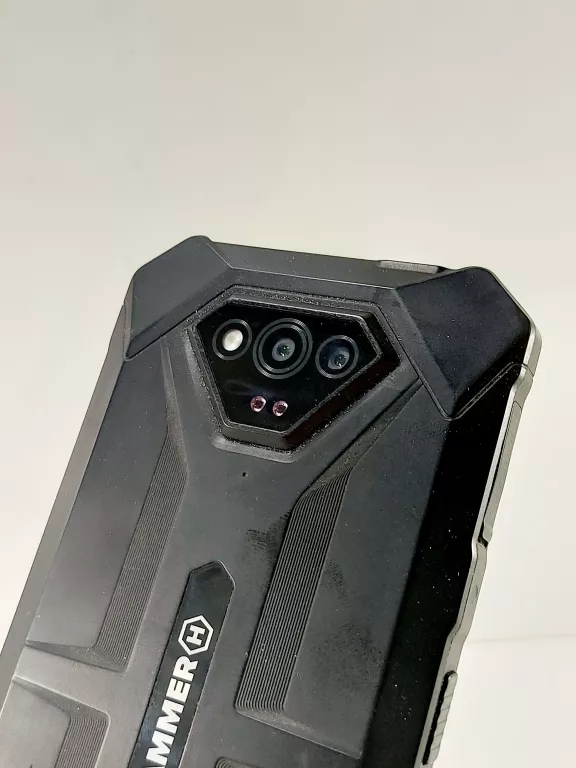 telefon-hammer-iron-v-6gb64gb-przekatna-ekranu-650