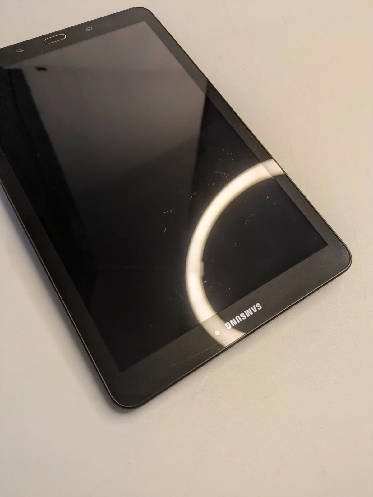 tablet-samsung-sm-t560-kod-producenta-sm-t560nzkaxeo