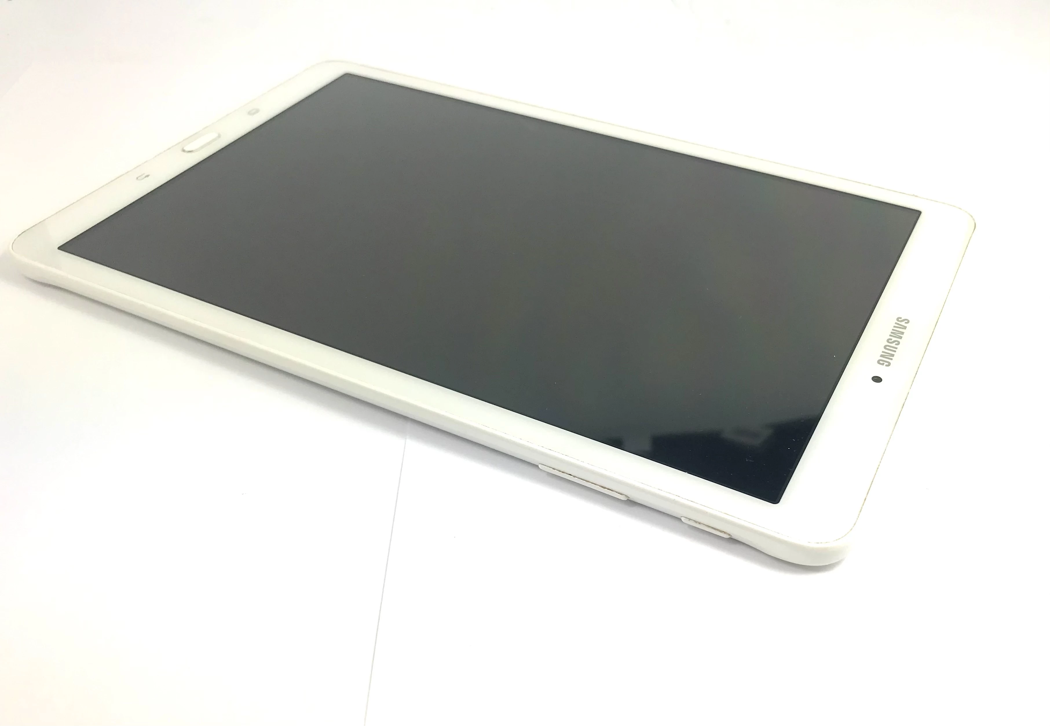 tablet-samsung-galaxy-tab-e-sm-t561-15gb8gb-system-operacyjny-16332-1