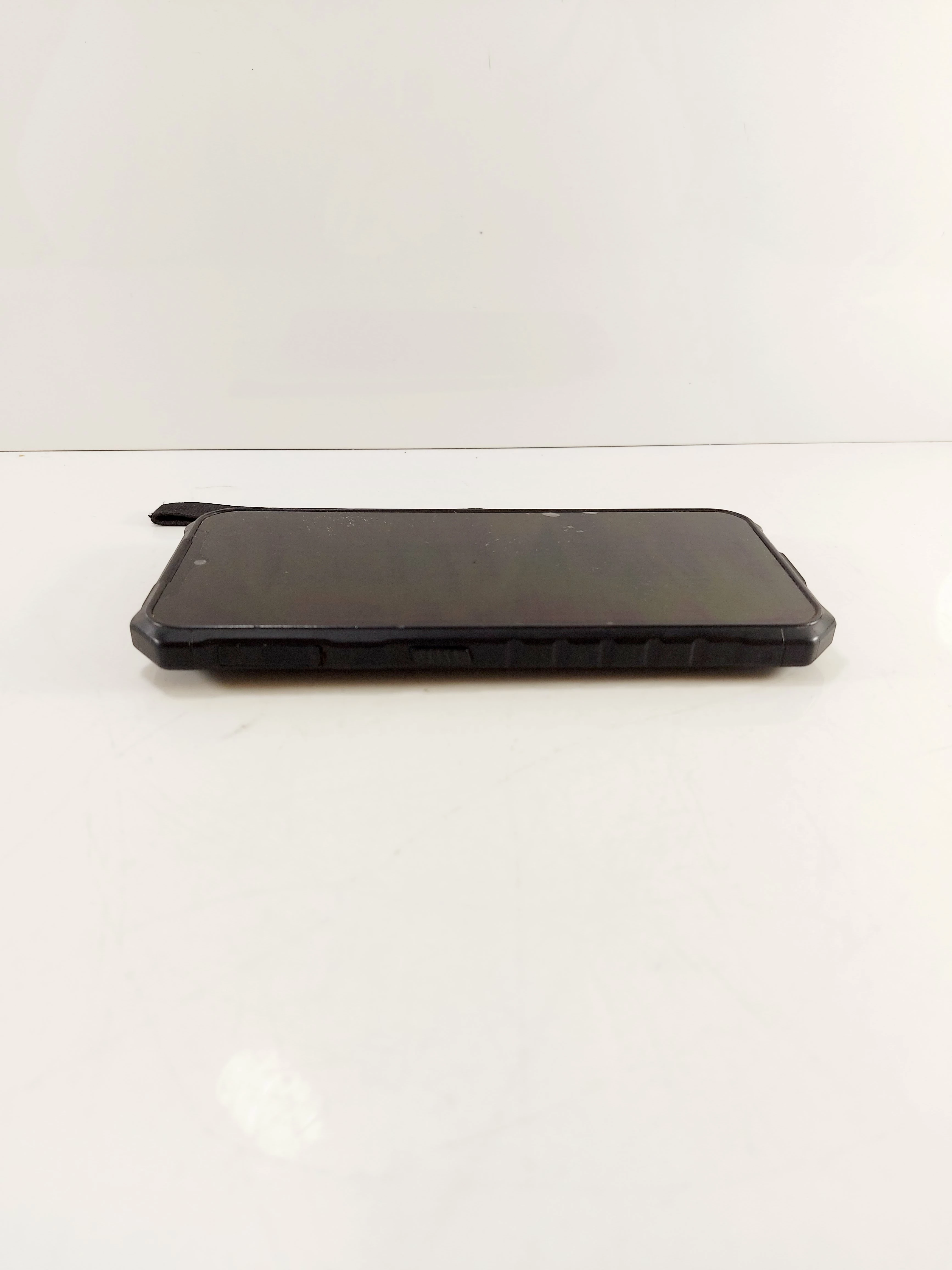 telefon-hammer-iron-v-6gb64gb-pojemnosc-akumulatora-6320