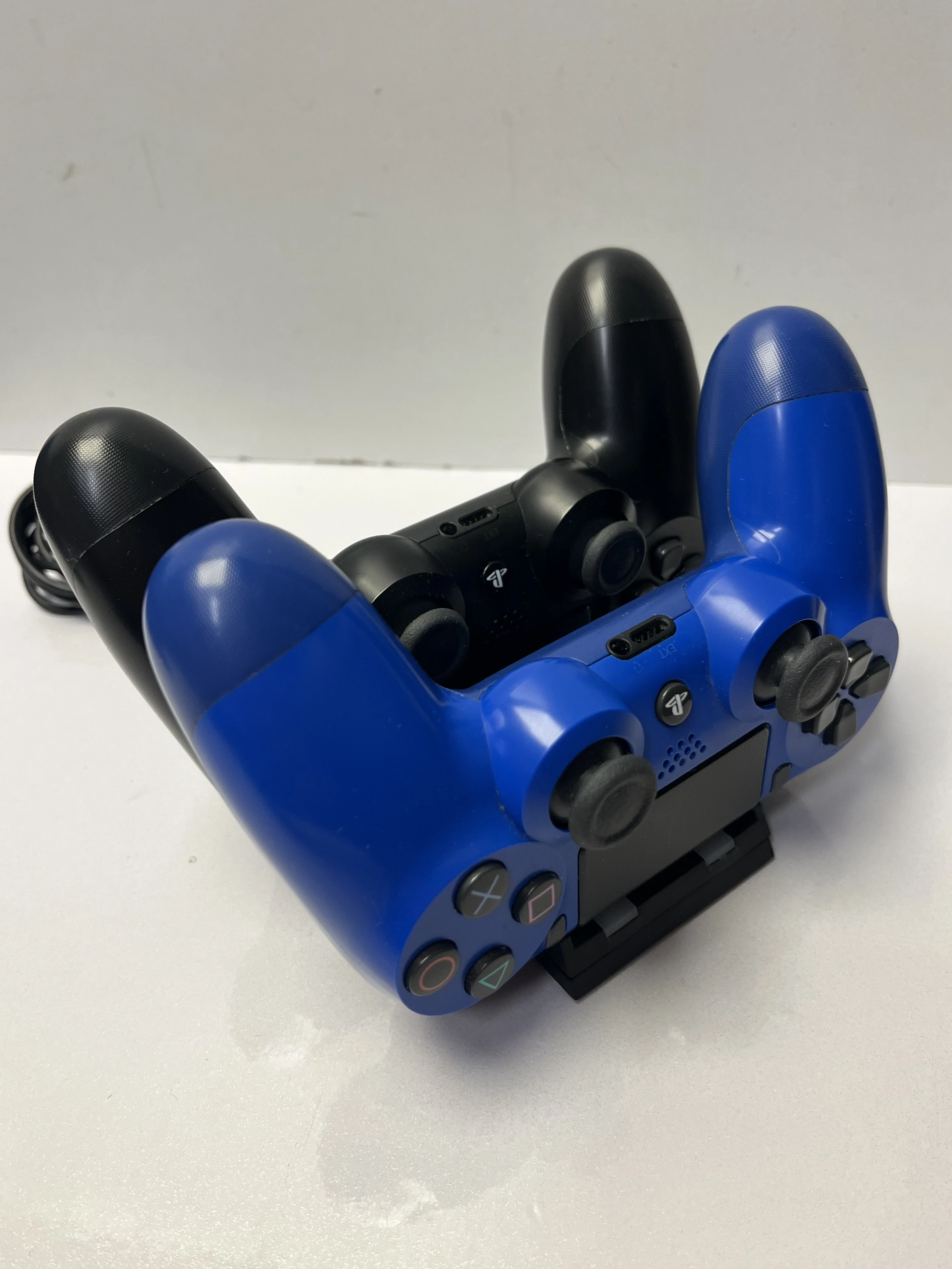 konsola-sony-playstation-4-ps4-slim-duzy-zestaw-wersja-130590-2