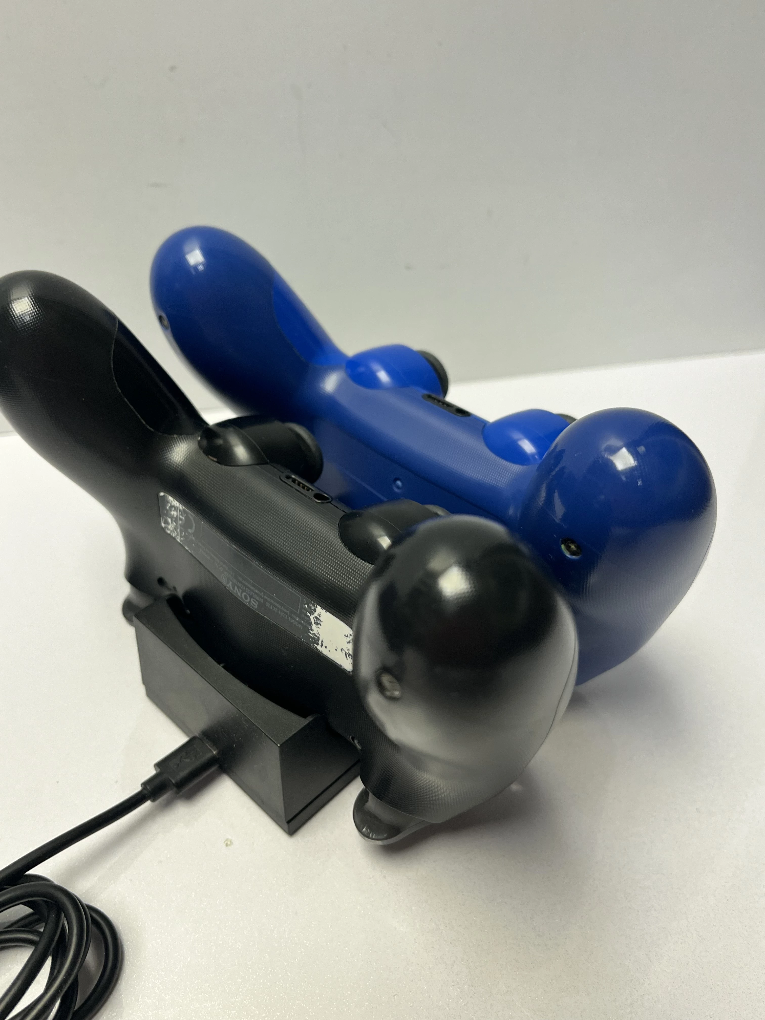 konsola-sony-playstation-4-ps4-slim-duzy-zestaw-kod-producenta-cuh-2216a