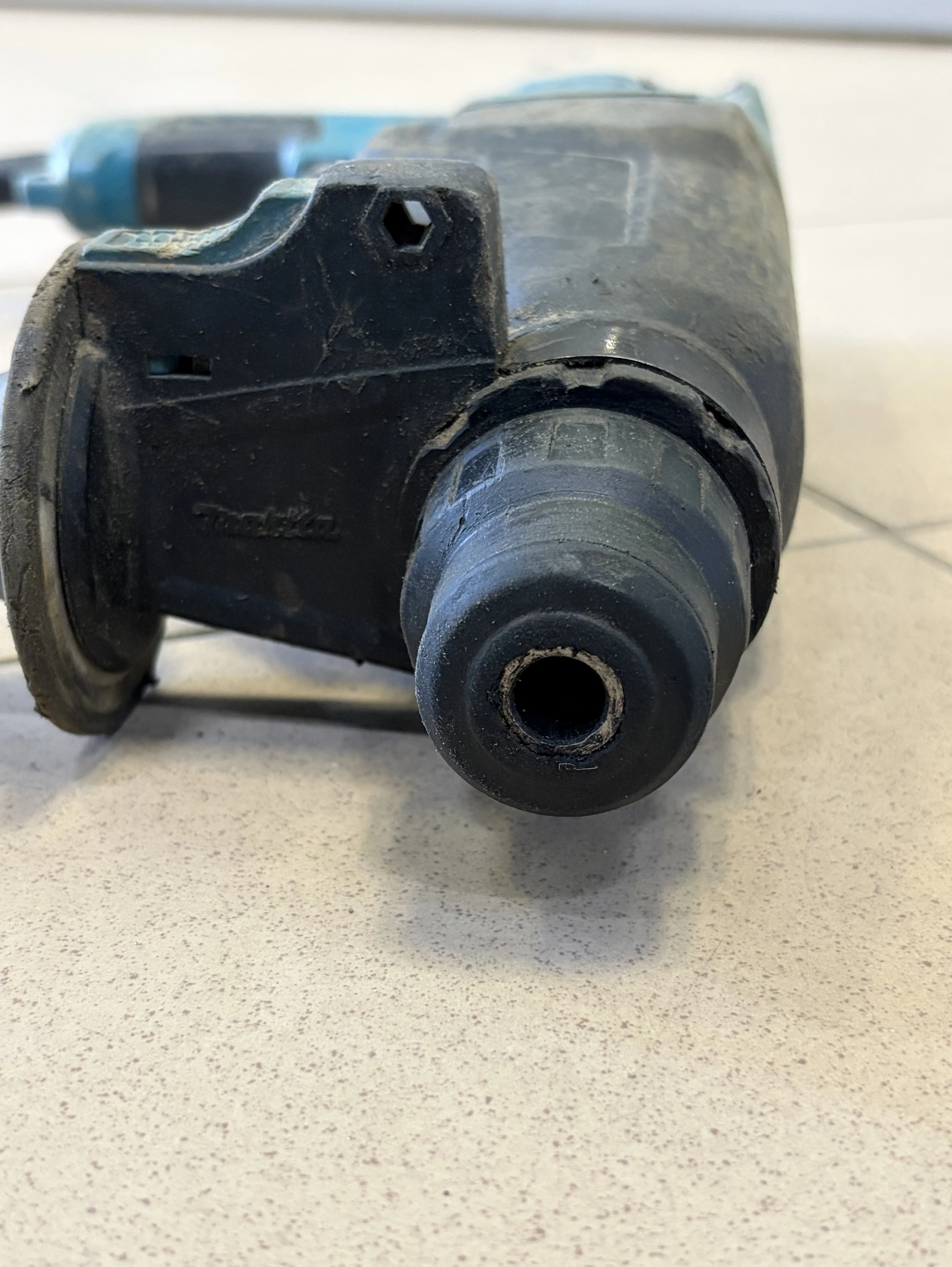 mlotowiertarka-makita-hr2300-rocznik-2019-zasilanie-sieciowe-stan-11323-2