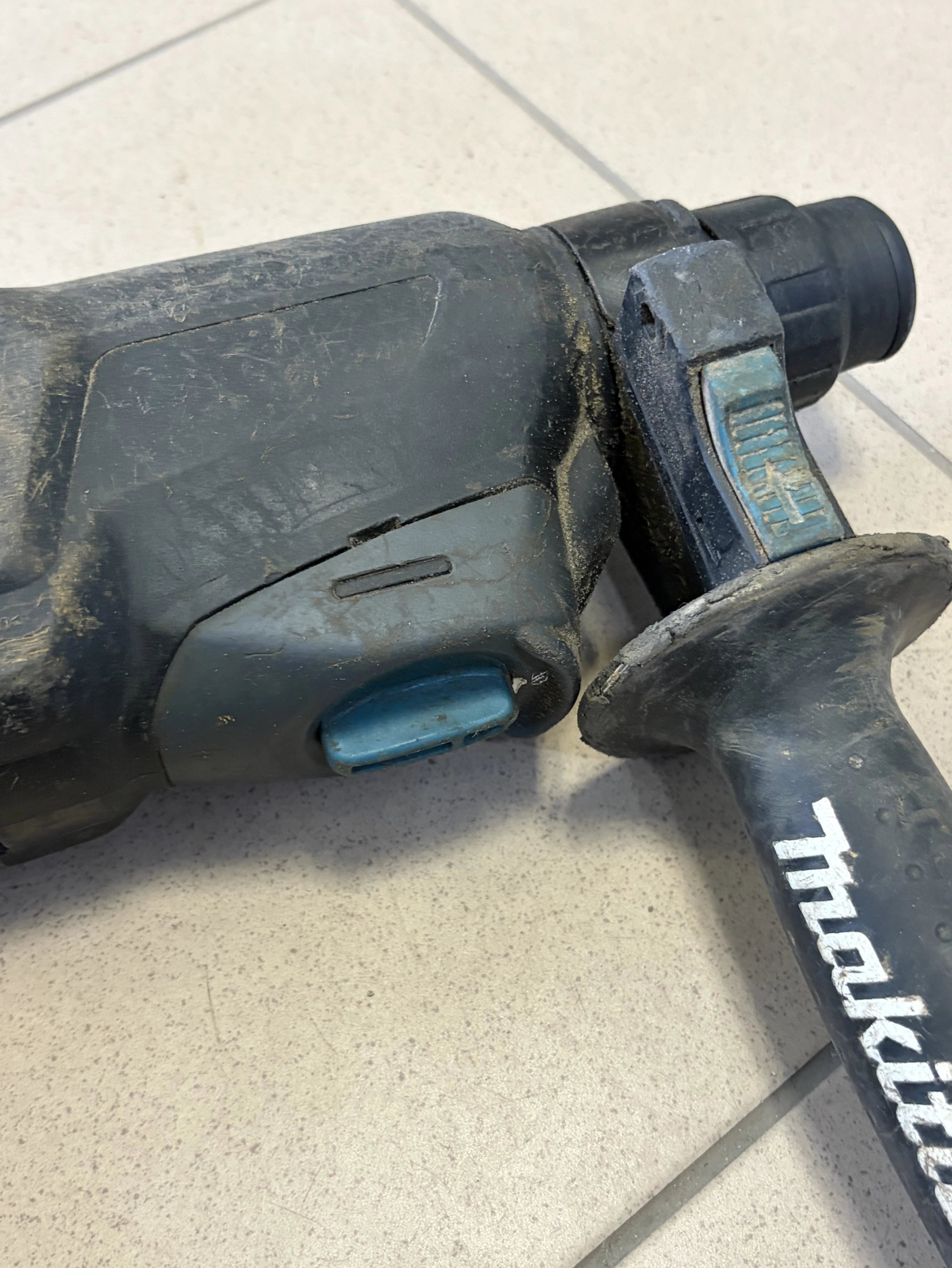 mlotowiertarka-makita-hr2300-rocznik-2019-zasilanie-sieciowe-marka-248811-950929