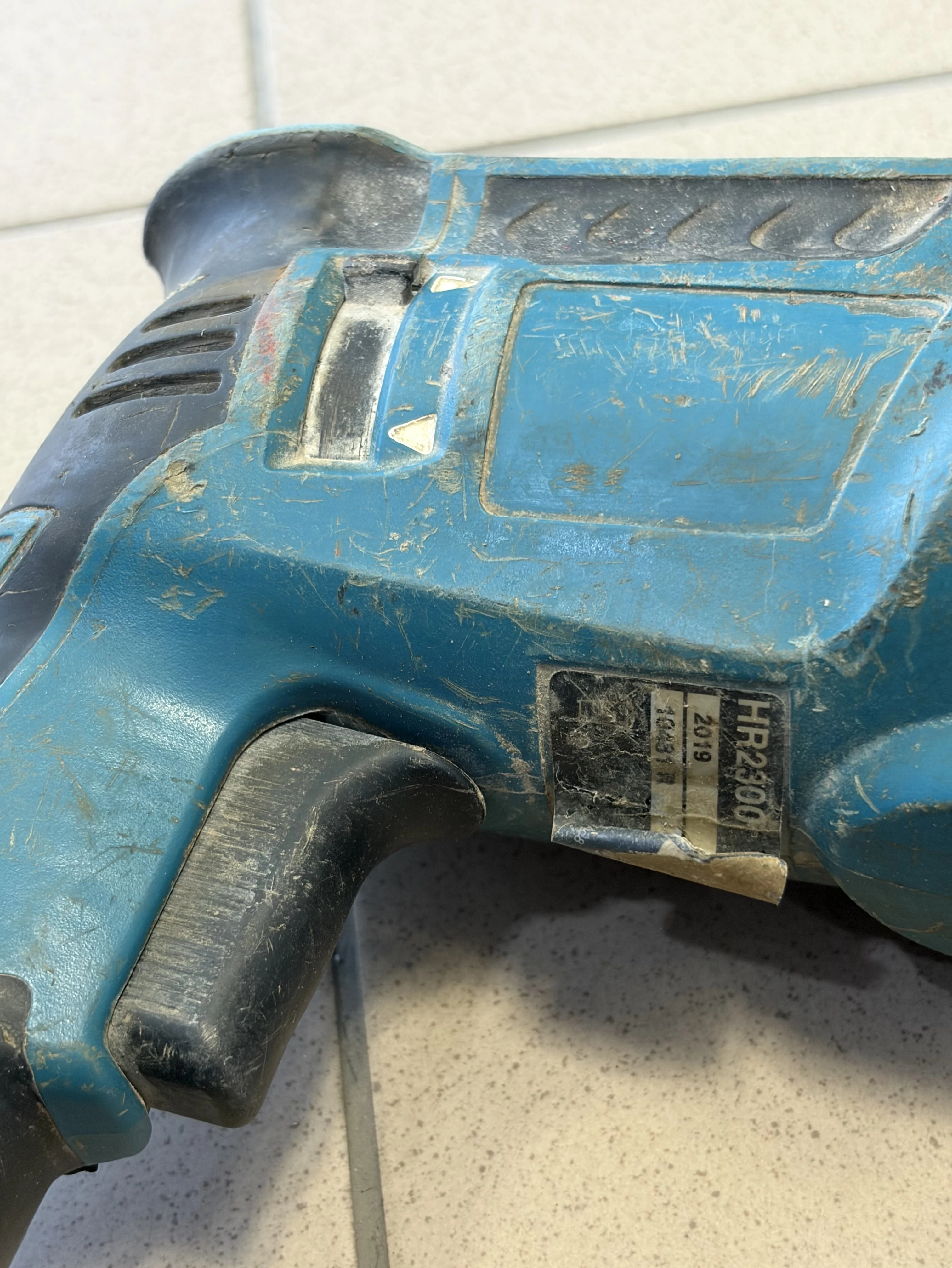 mlotowiertarka-makita-hr2300-rocznik-2019-zasilanie-sieciowe-seria-m-hr2300