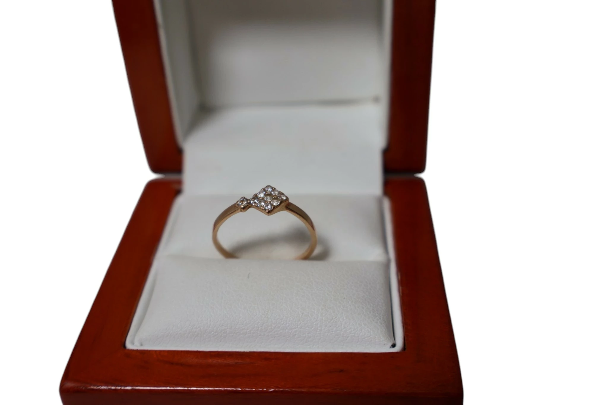 wyjatkowy-zloty-pierscionek-585111g-material-15835-2