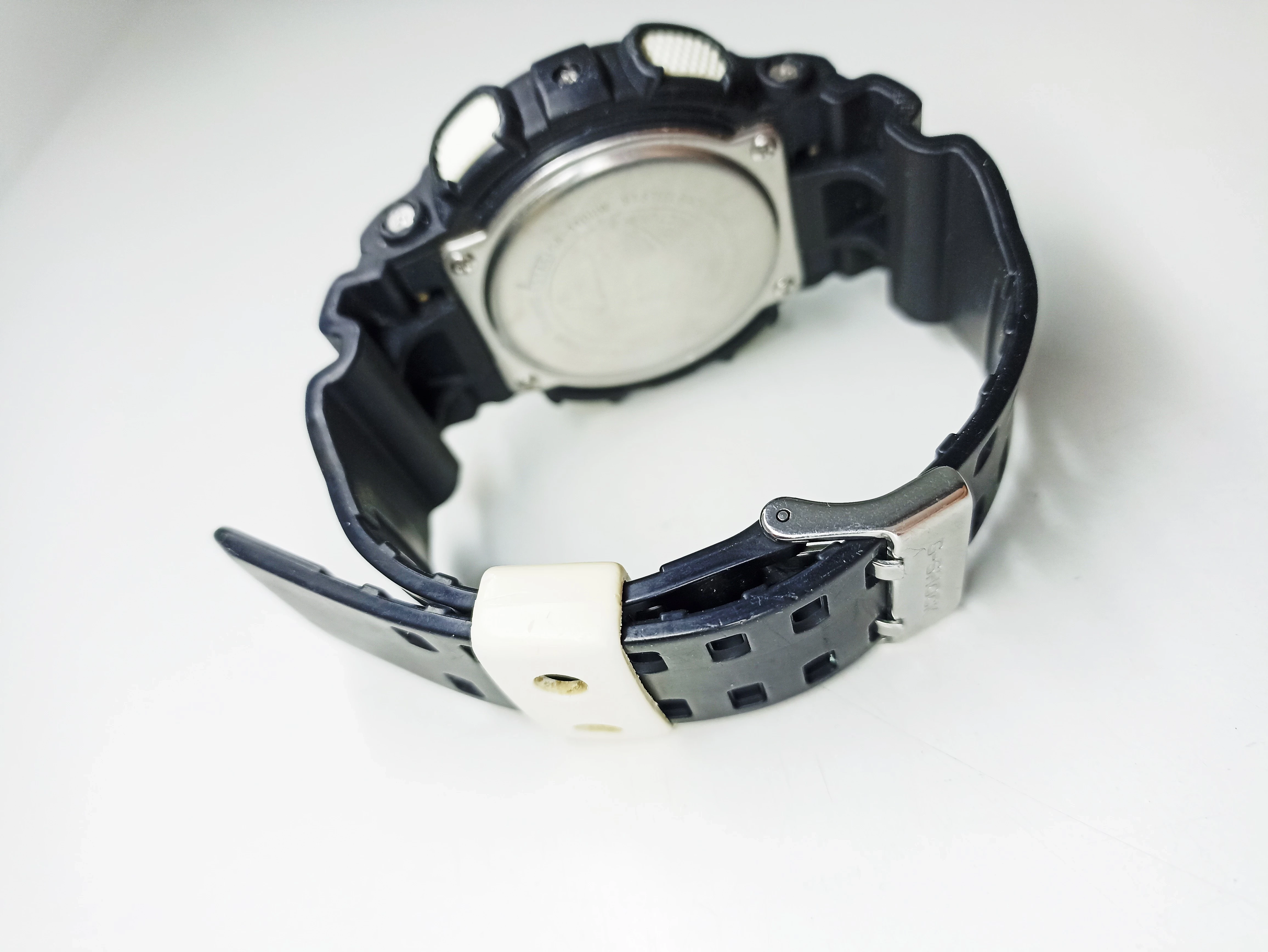 zegarek-casio-g-shock-5146-ga-110bw-ksztalt-koperty-129223-2