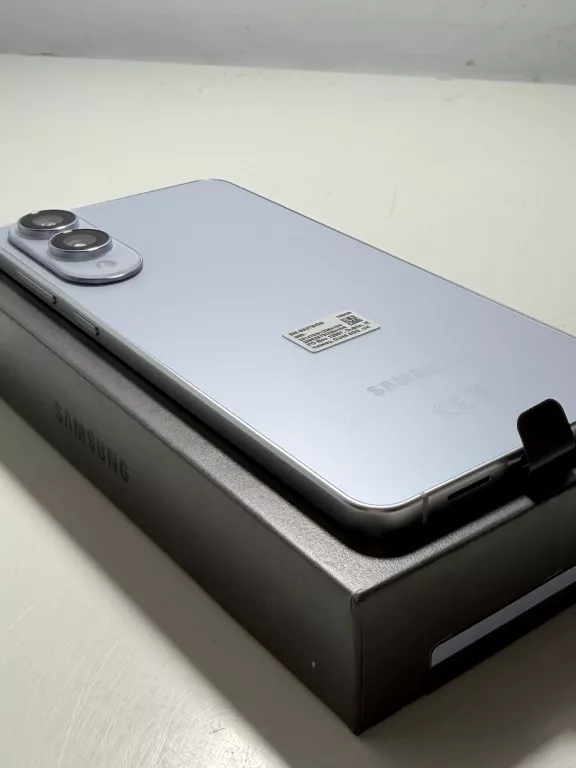 telefon-samsung-galaxy-s25-edge-12-gb-256-gb-5g-niebieski-gw-faktura-przekatna-ekranu-67