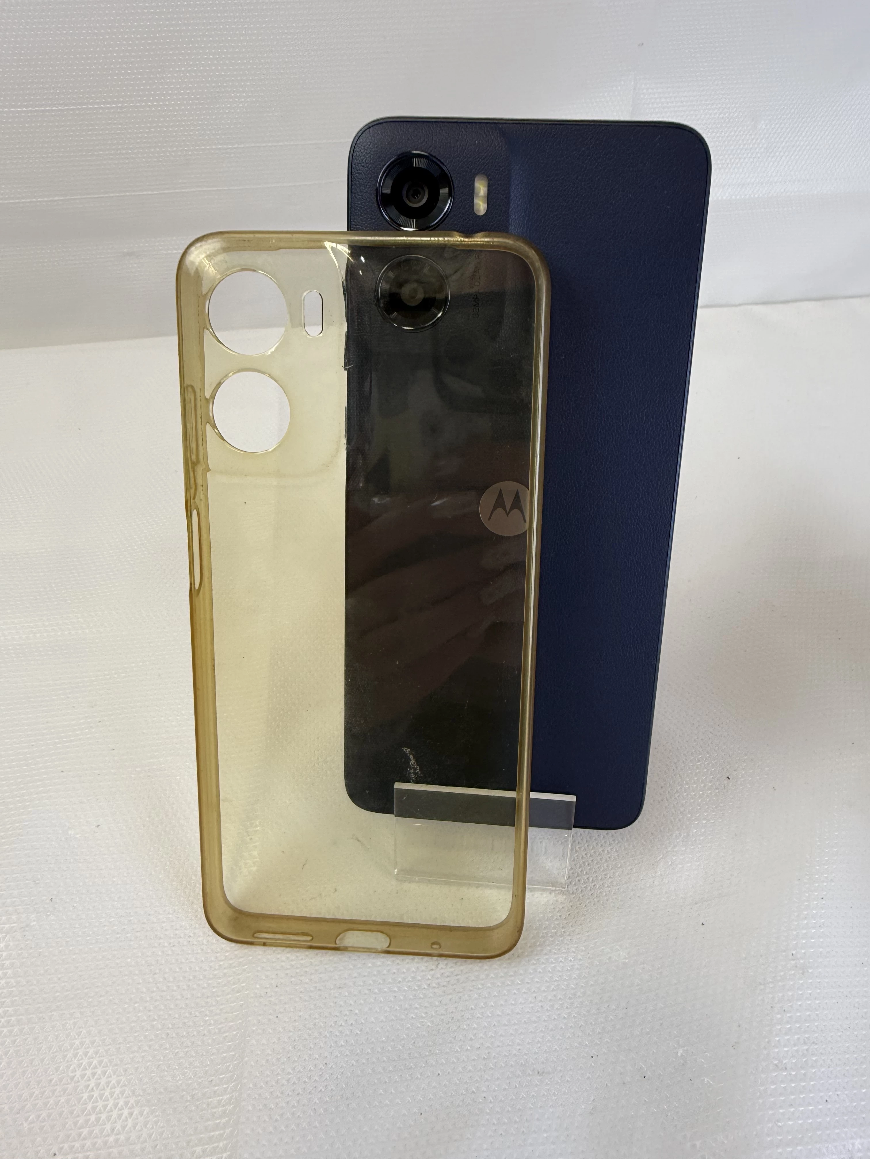 telefon-motorola-e15-64gb-kod-producenta-pb6s0013fr