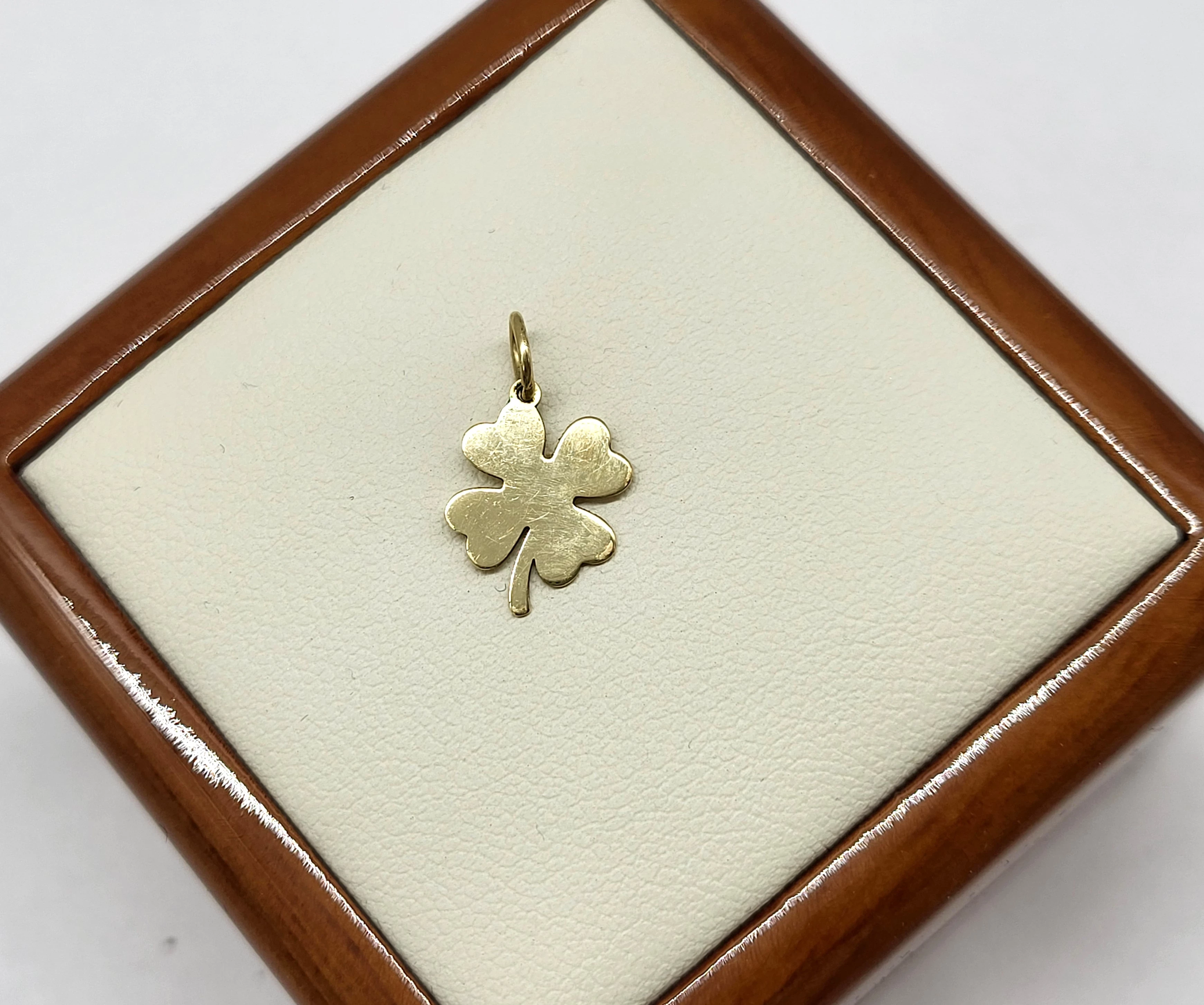 zlota-zawieszka-585041g-aleja-sw-jana-pawla-ii-252-kolobrzeg