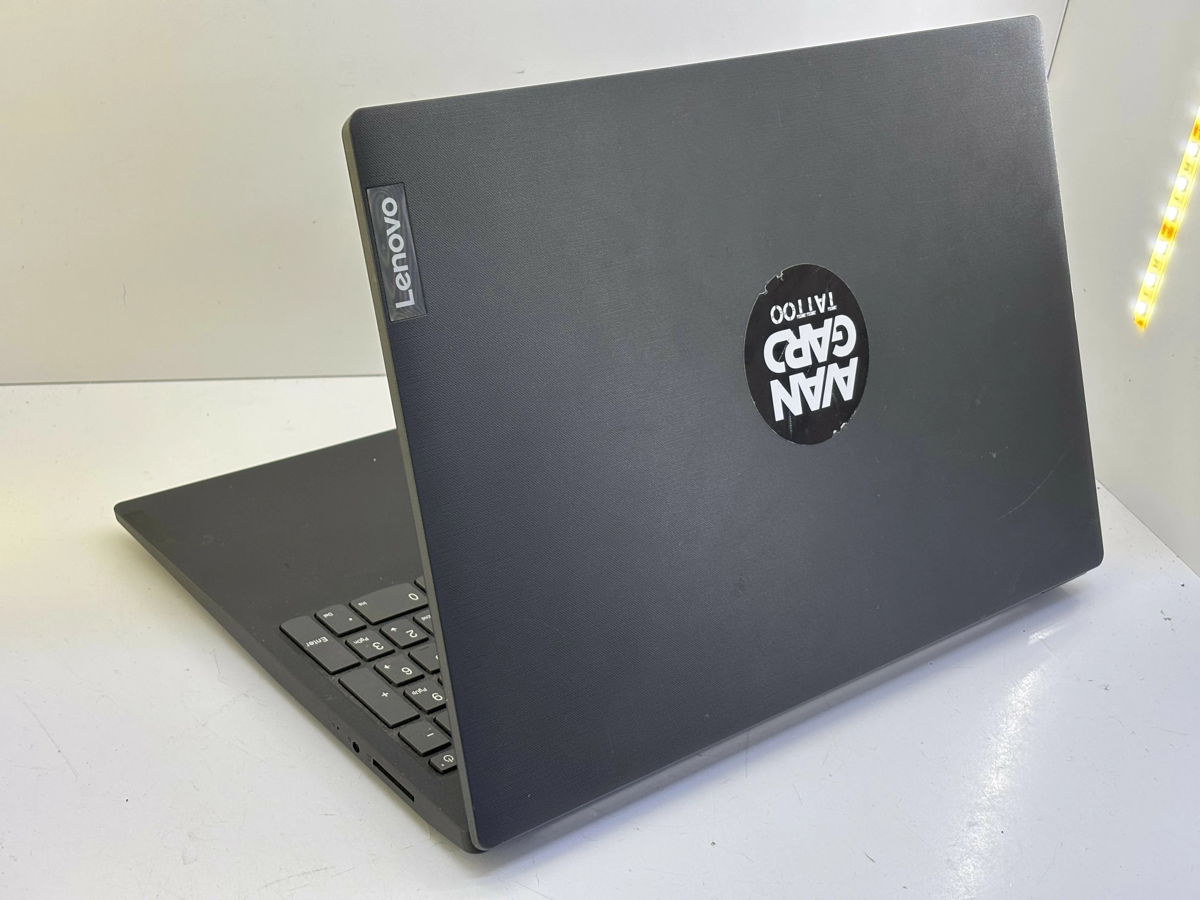 laptop-lenovo-v15-ada-8-ram-1-tb-ssd-lad-przekatna-ekranu-1560