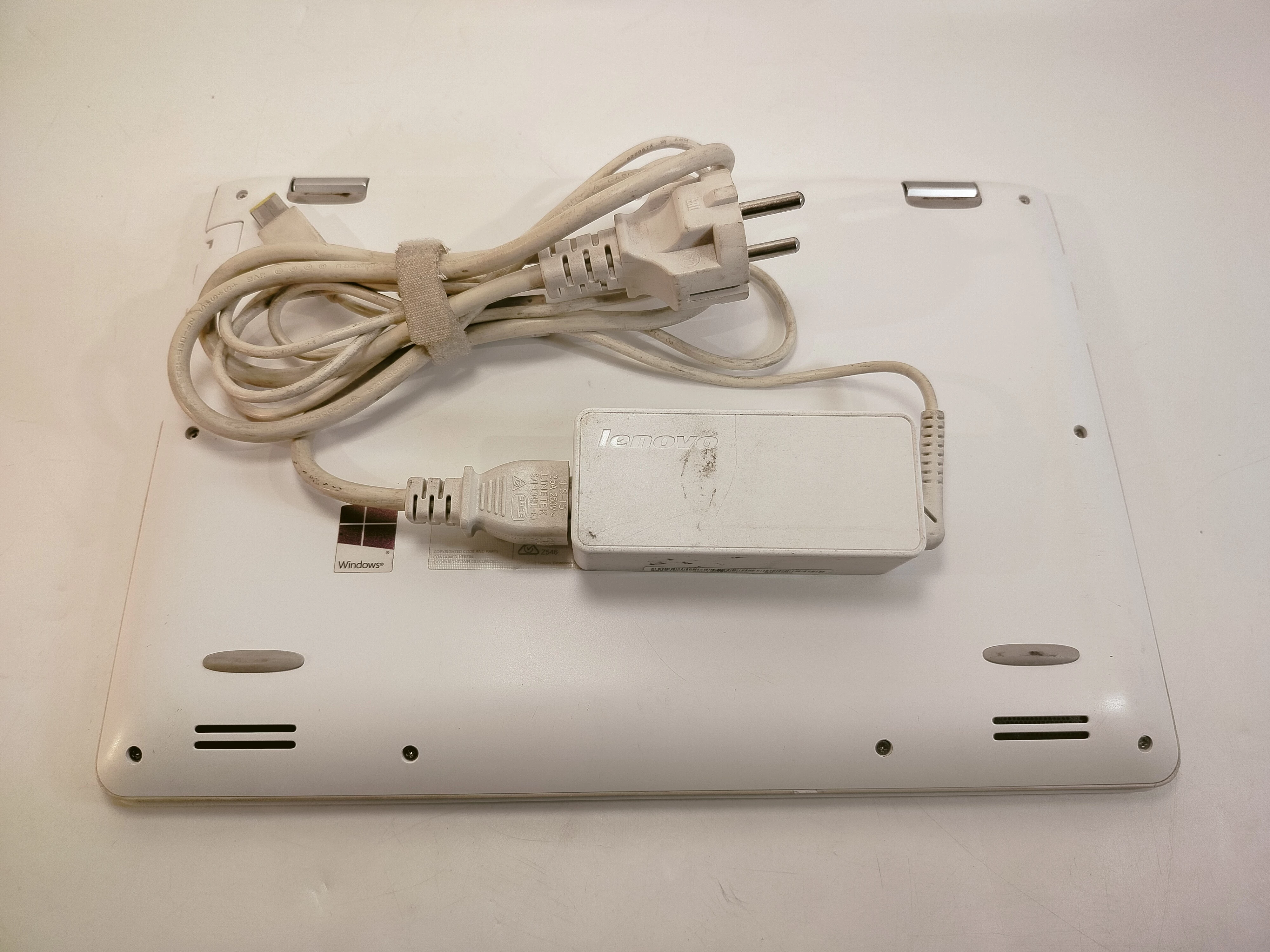 laptop-lenovo-yoga-300-80m1-ladowarka-pojemnosc-dysku-32