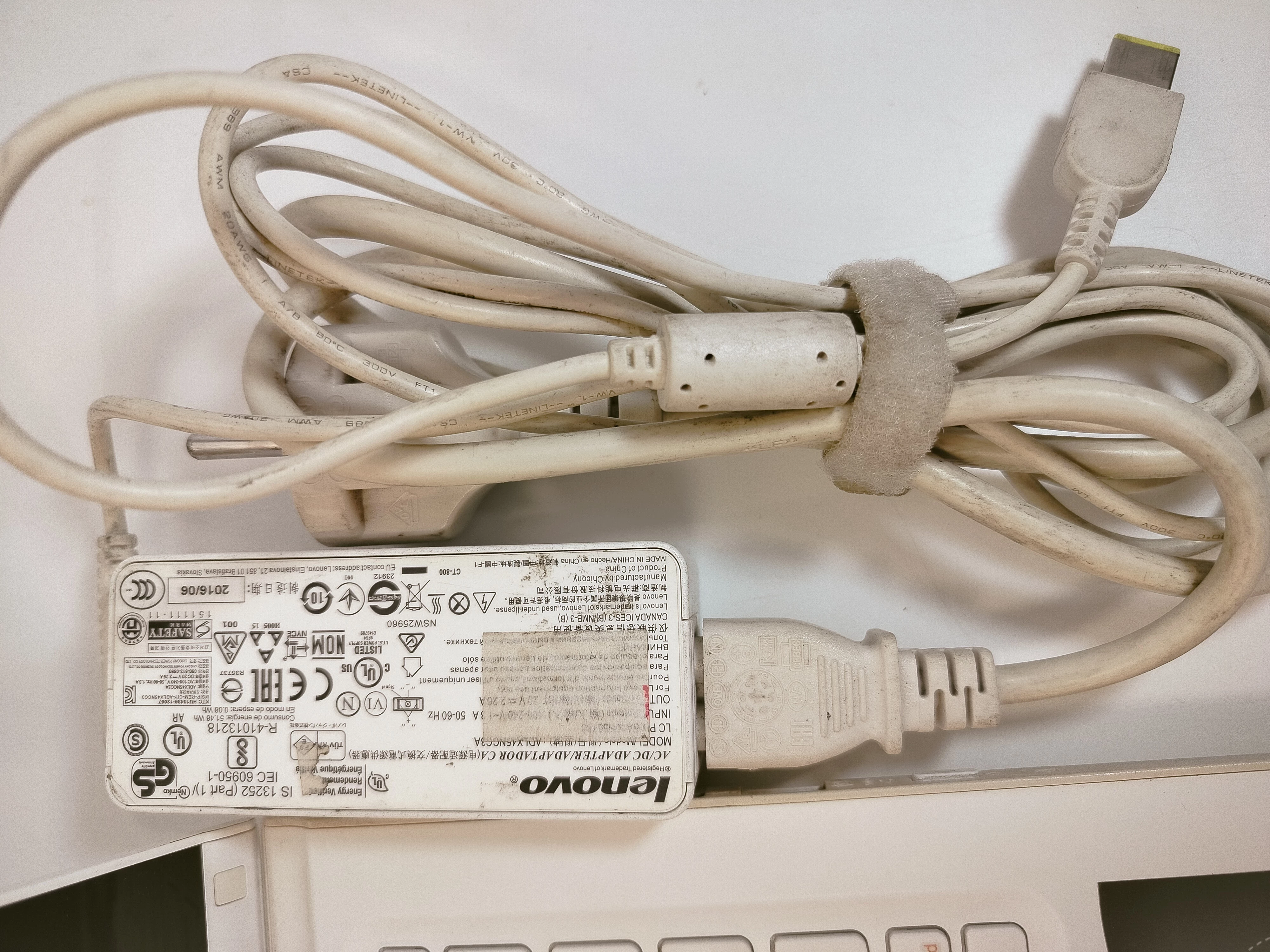 laptop-lenovo-yoga-300-80m1-ladowarka-rozdzielczosc-px-4474-60