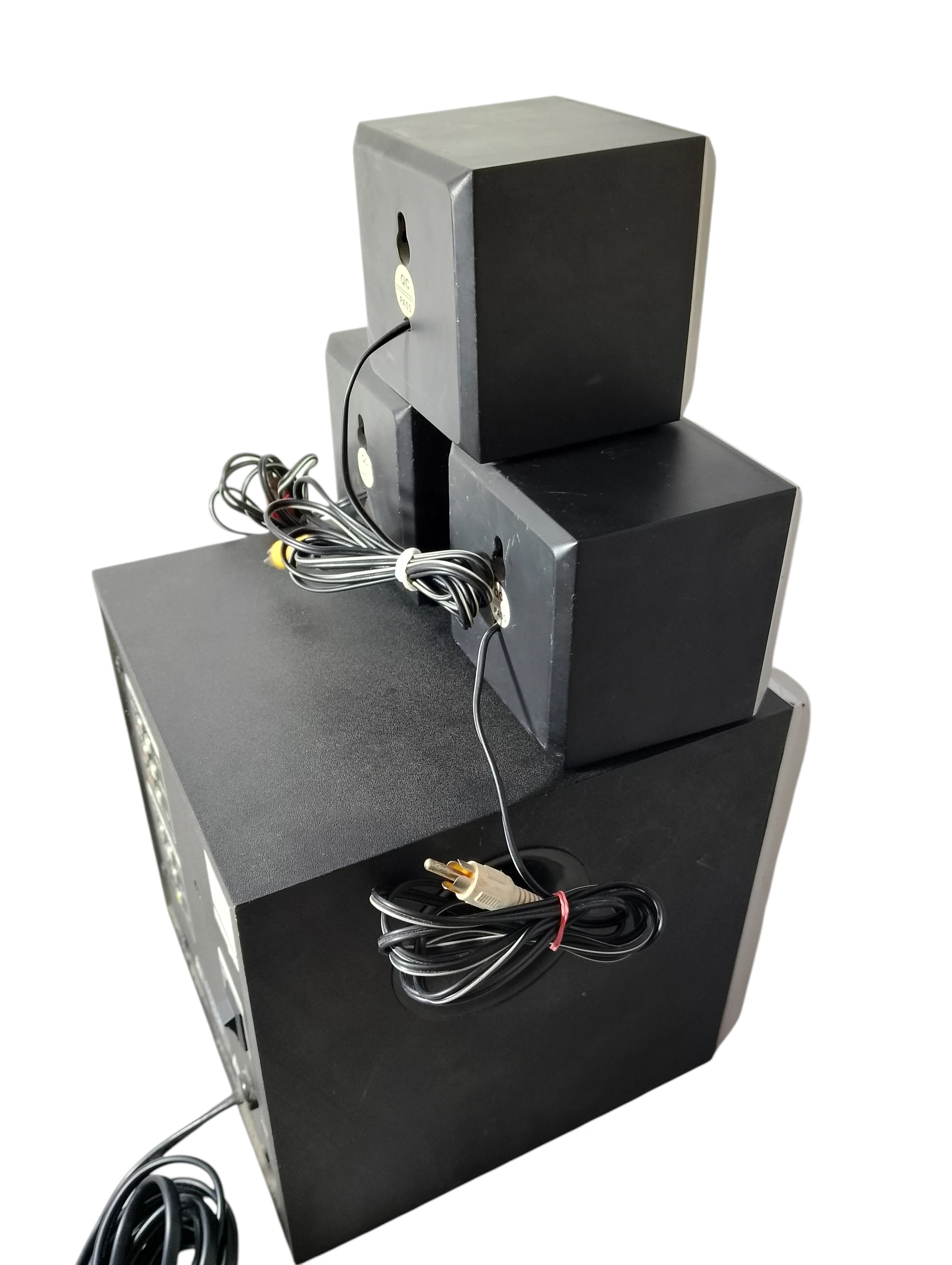 zestaw-glosnikow-technika-z-subwooferem-i-pilotem-kod-producenta-4971606931882