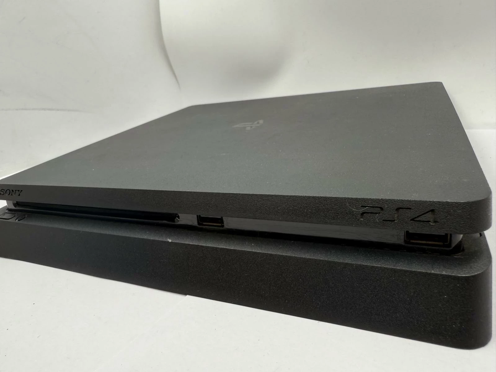 konsola-sony-playstation-ps4-slim-1tb-plus-pad-wersja-130590-2