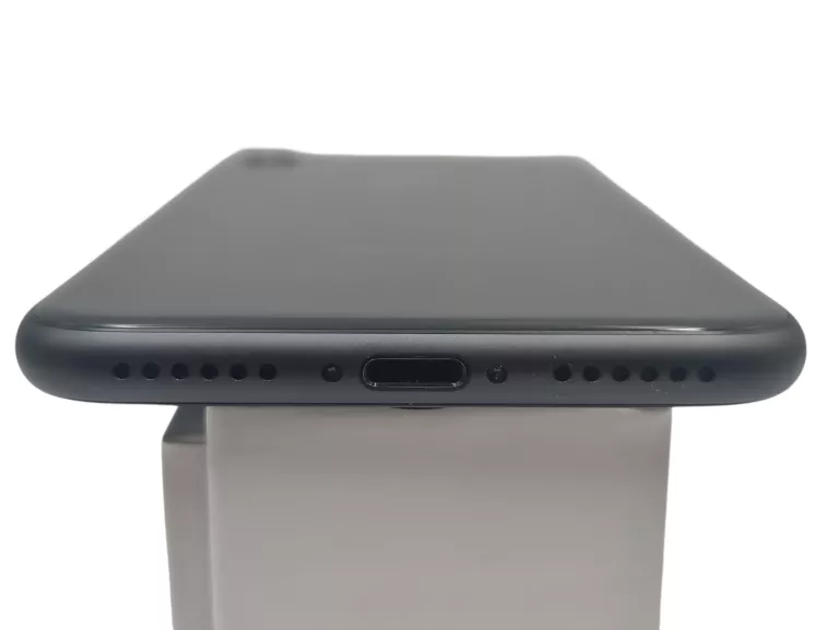 telefon-apple-iphone-8-64gb-47-1334-x-750-px-retina-space-gray-bat-86-stan-11323-2