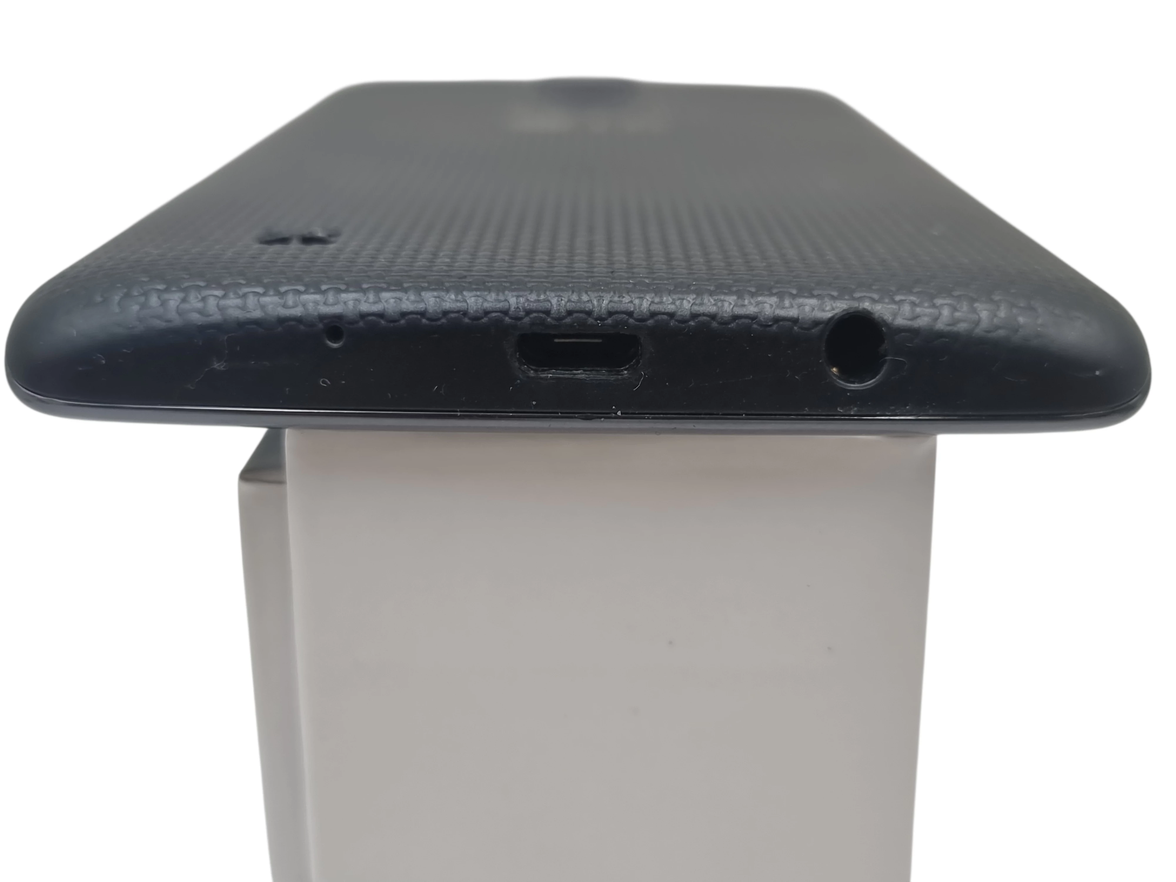 telefon-lg-k8-lte-granatowy-5-720x1280px-158gb-lg-k350n-2125mah-wbudowana-pamiec-202869-214205