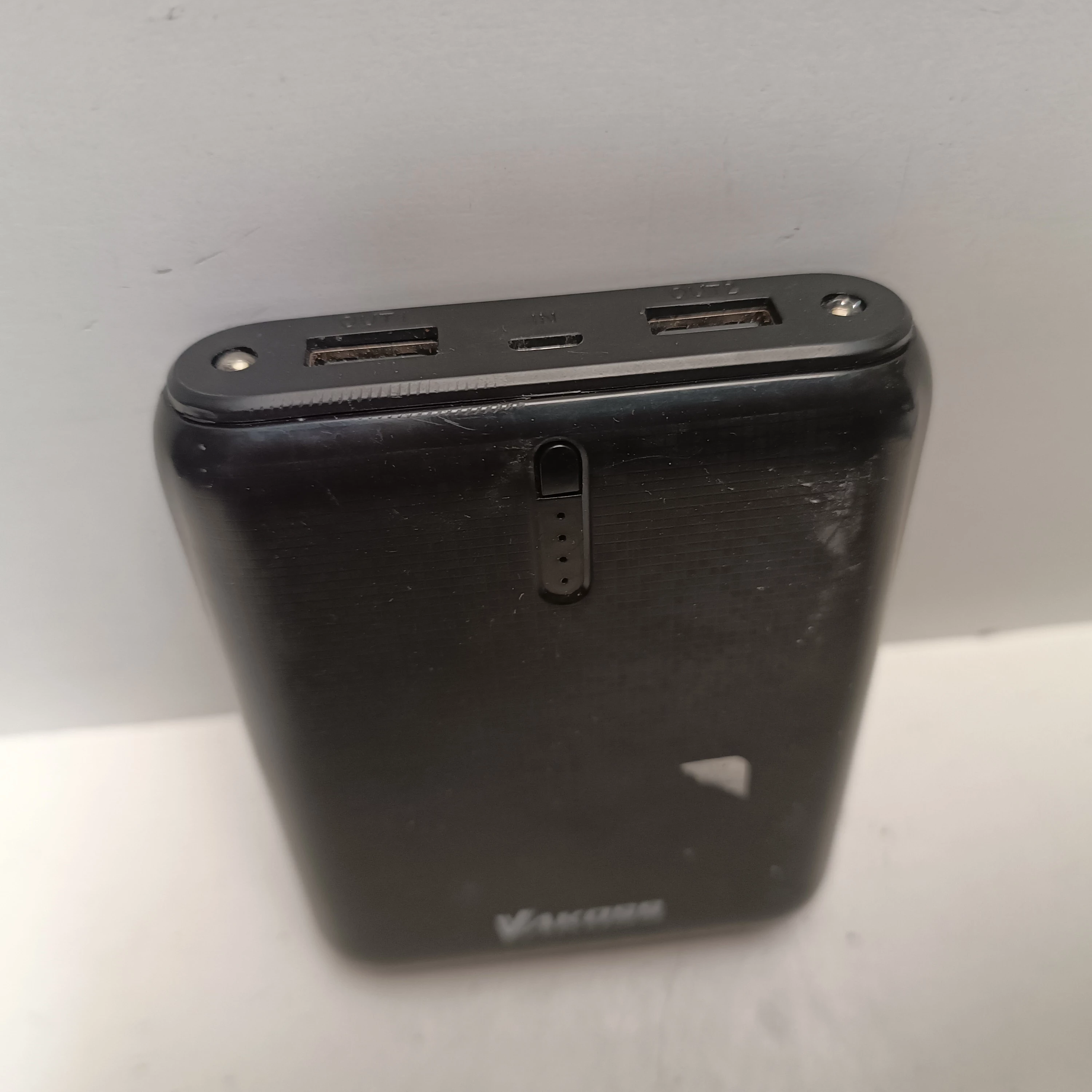 powerbank-vakoss-cg00101j-czarny-10000mah-stan-11323-2