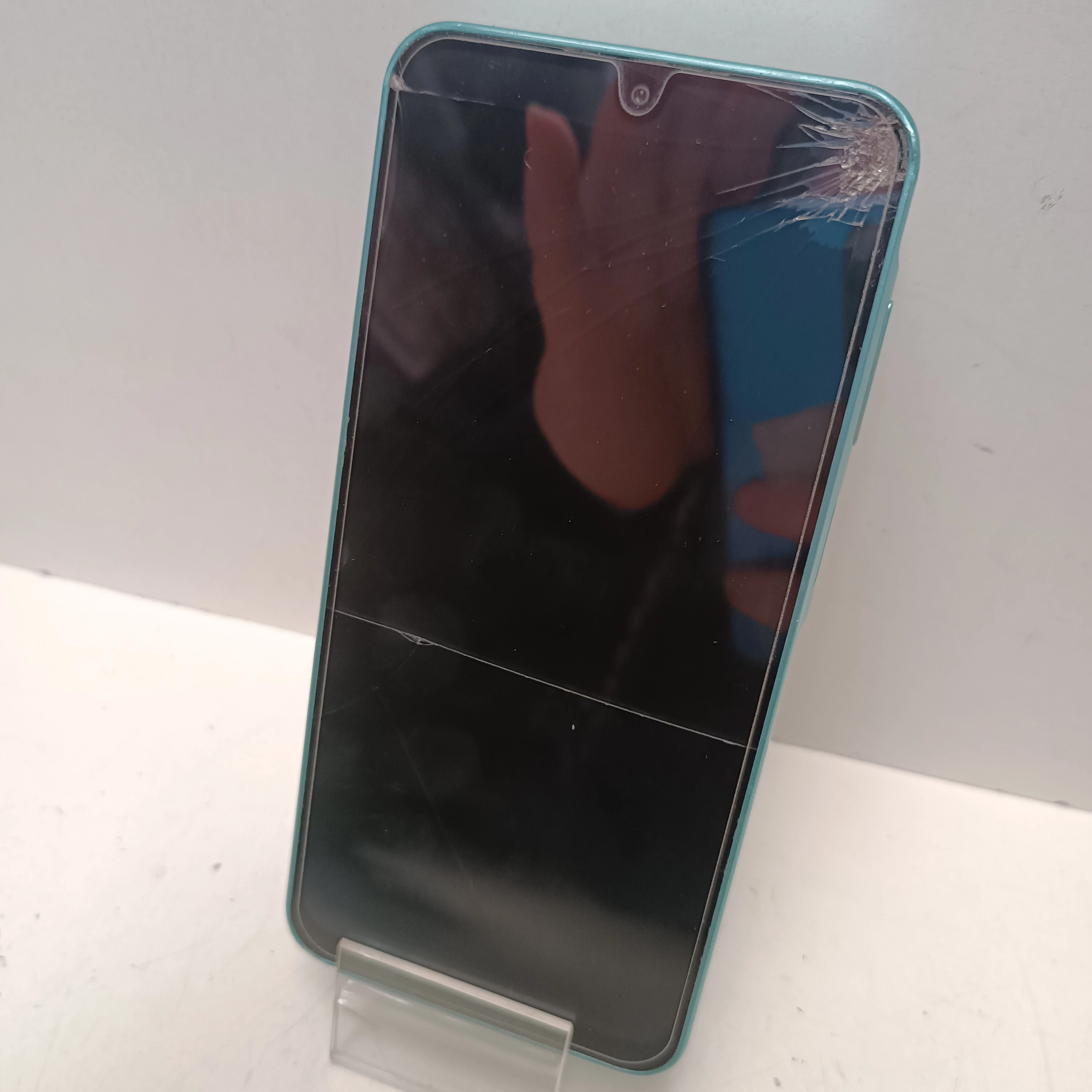 telefon-samsung-galaxy-a16-5g-4128gb-zbity-ekran-ean-gtin-8806095781730