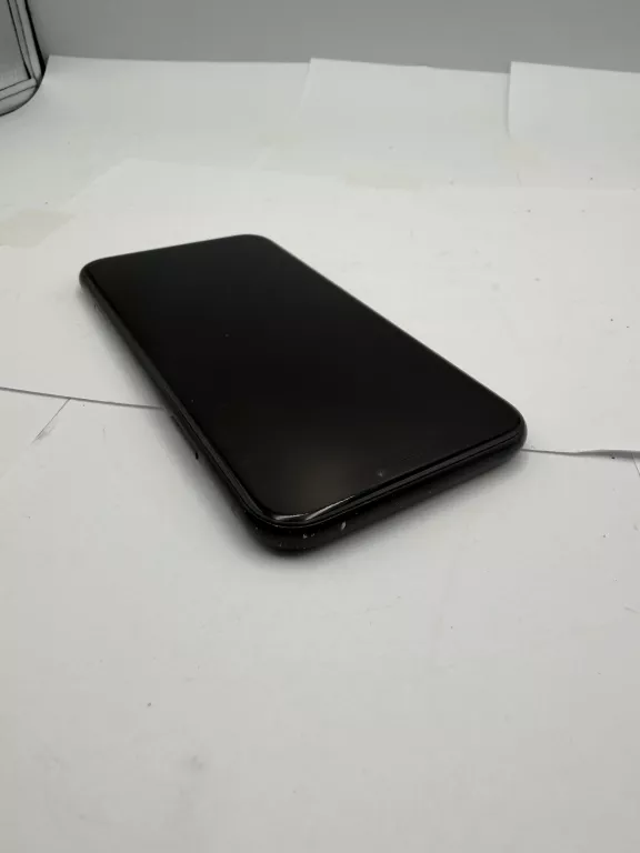 telefon-iphone-xr-czarny-64gb-80-stan-11323-2