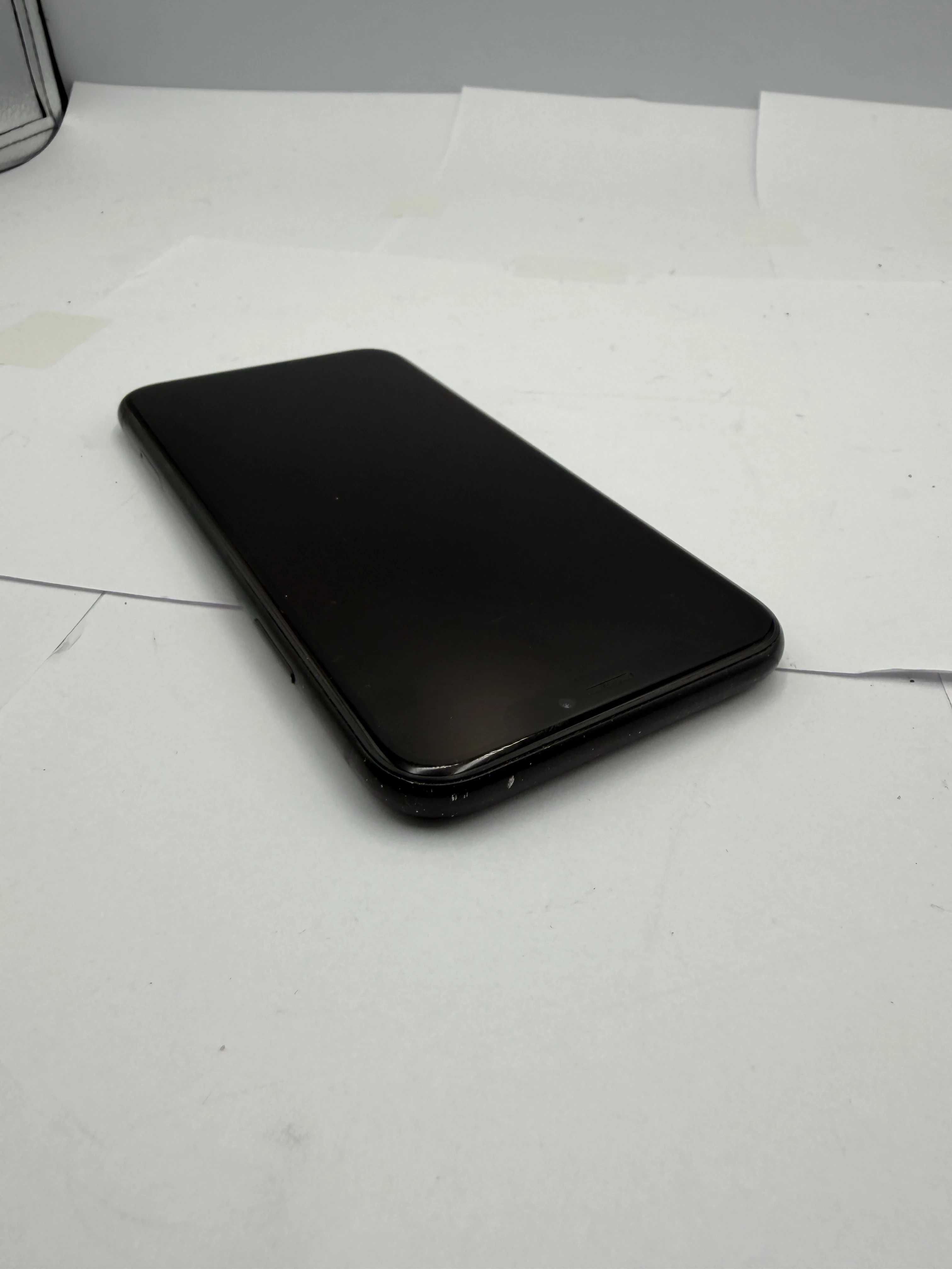 telefon-iphone-xr-czarny-64gb-80-stan-11323-2