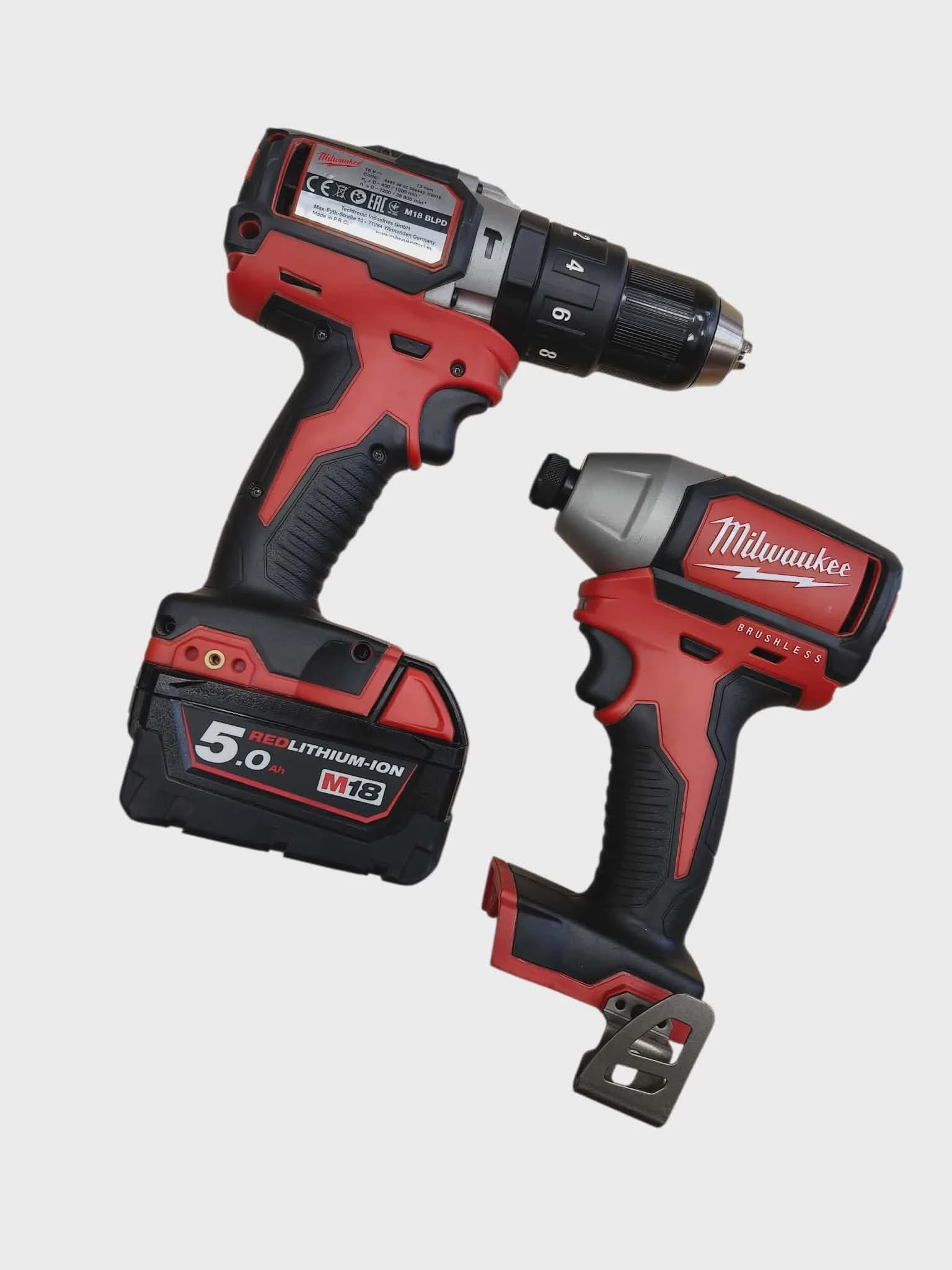 mega-zestaw-milwaukee-zakretarka-wkretarka-walizka-bateria-ladowarka-rodzaj-silnika-204657-221325