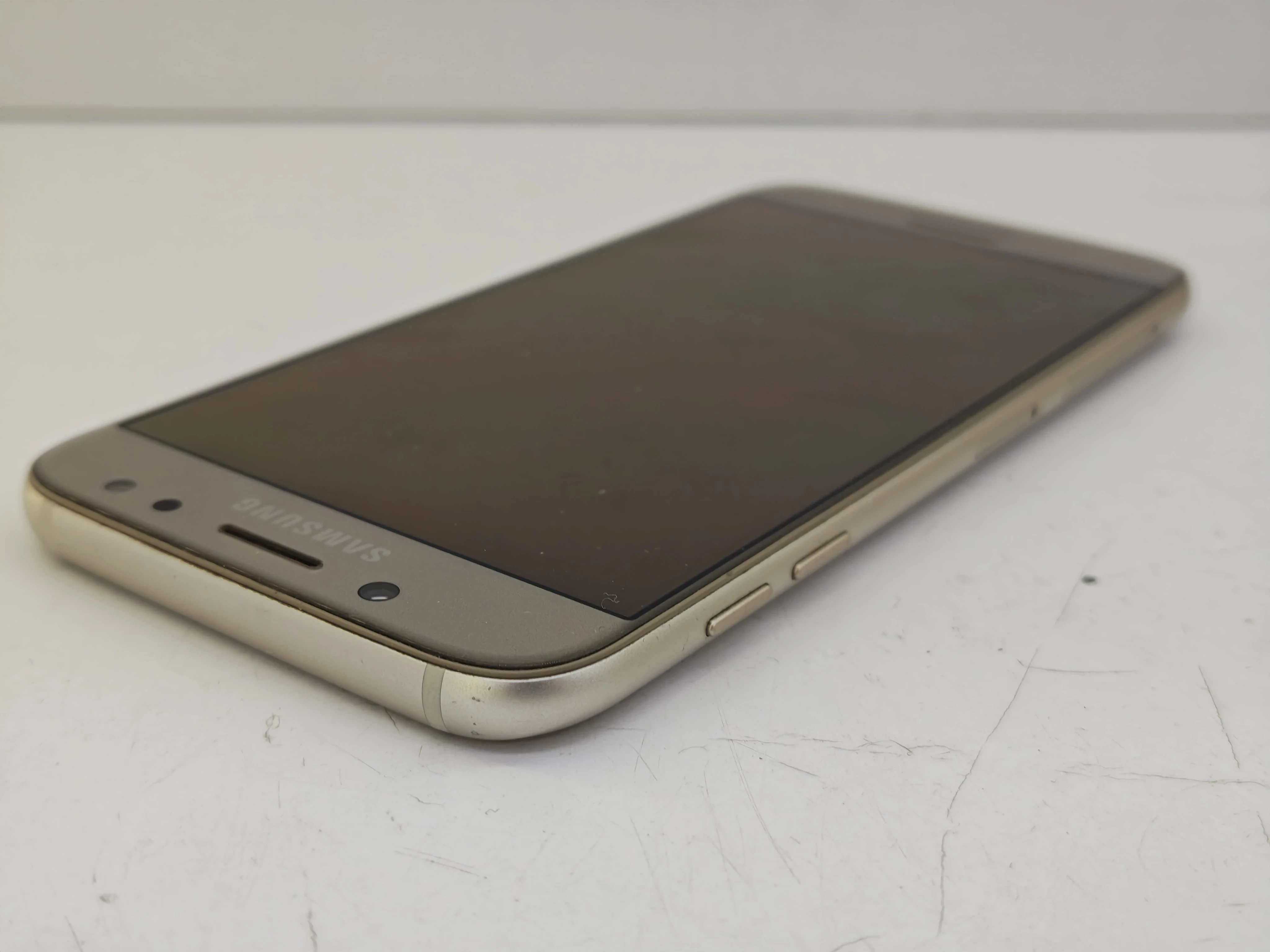 telefon-samsung-galaxy-j5-216gb-zloty-sam-kod-producenta-sm-j530fzddxeo