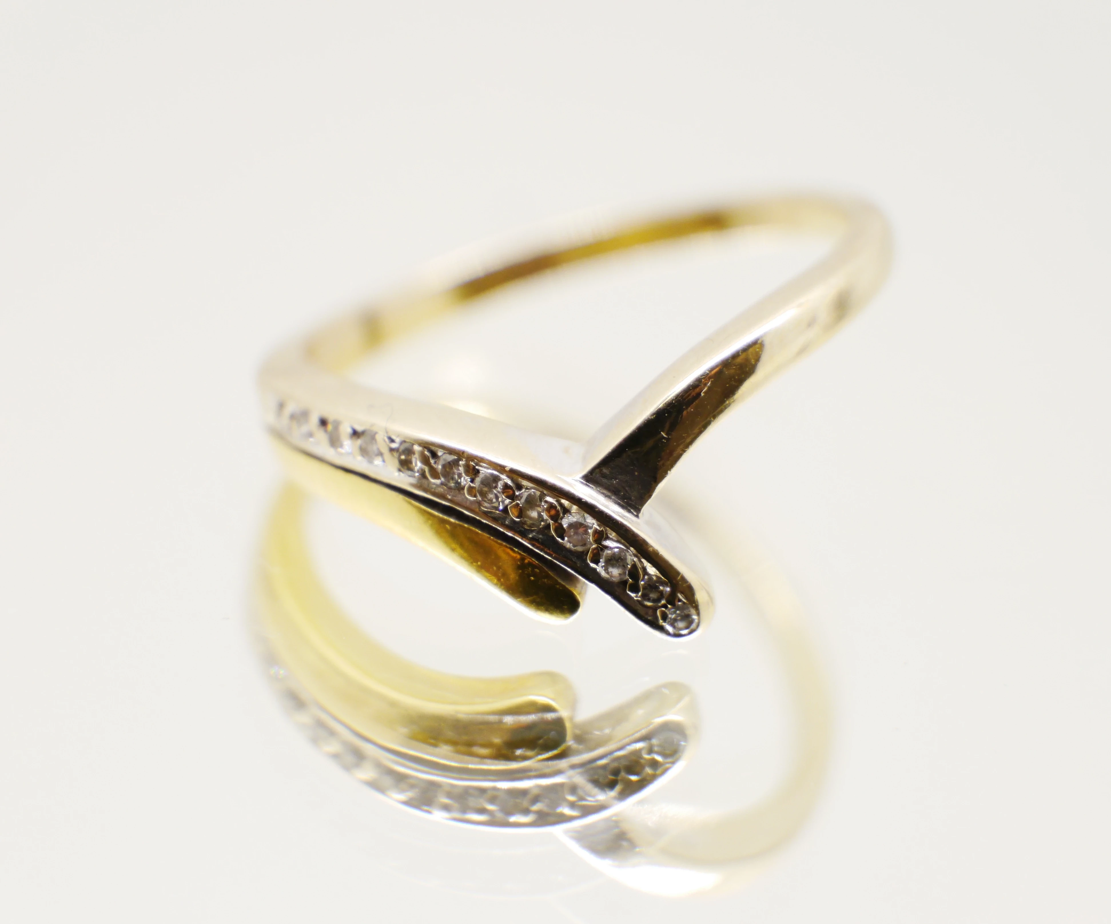 okazaly-zloty-pierscionek-z-brylantami-rozmiar-15-material-15835-2