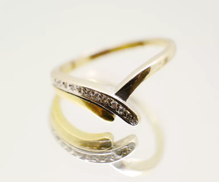 okazaly-zloty-pierscionek-z-brylantami-rozmiar-15-material-15835-2