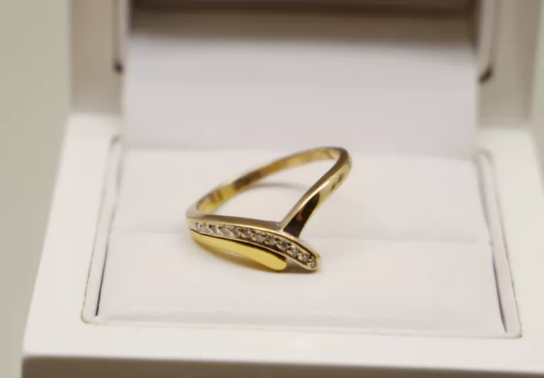 okazaly-zloty-pierscionek-z-brylantami-rozmiar-15-marka-248811-958954
