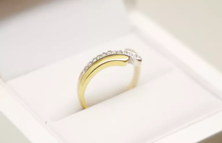 okazaly-zloty-pierscionek-z-brylantami-rozmiar-15-kollataja-33-wroclaw