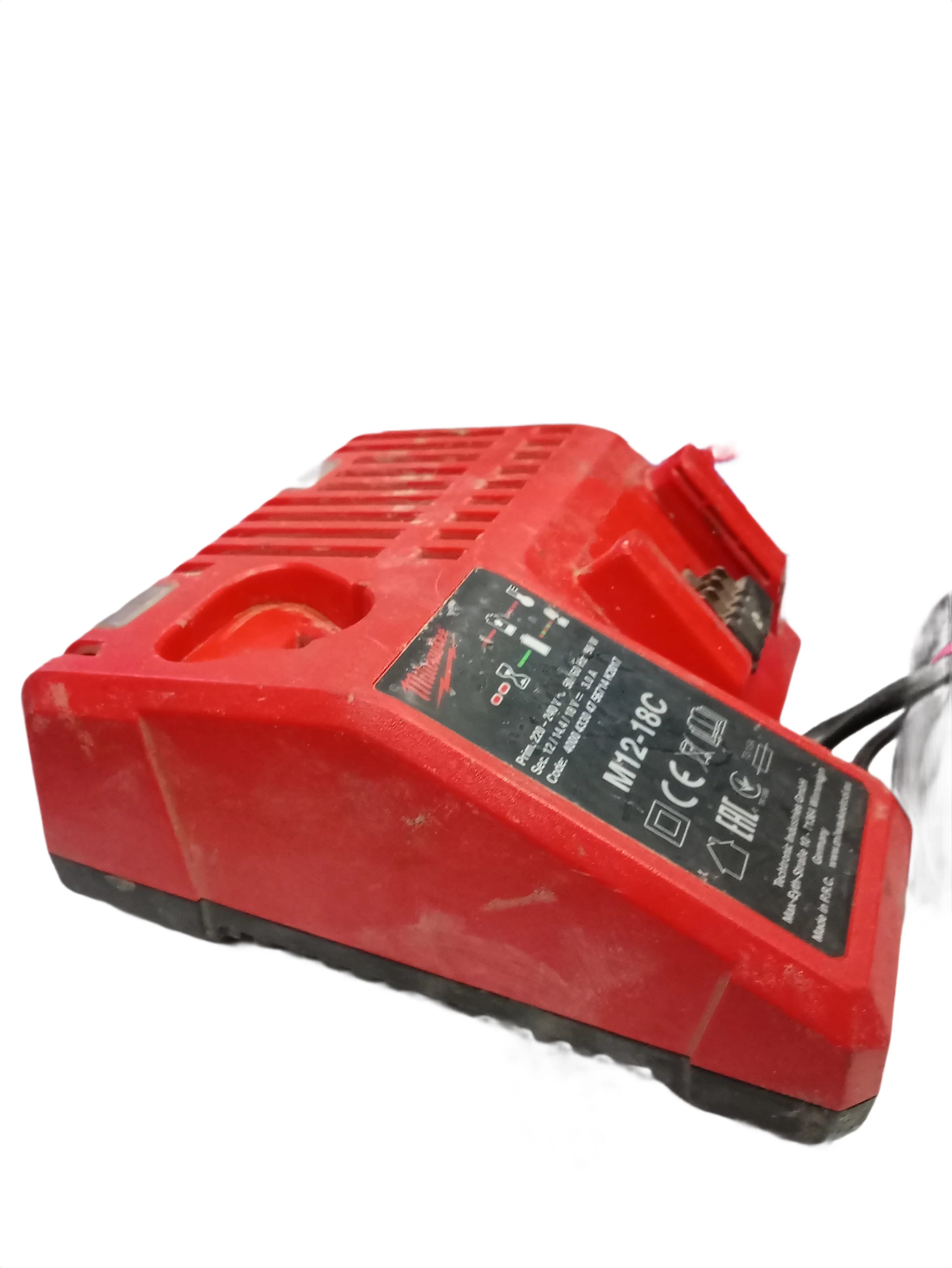 ladowarka-milwaukee-m12-18c-stan-11323-2