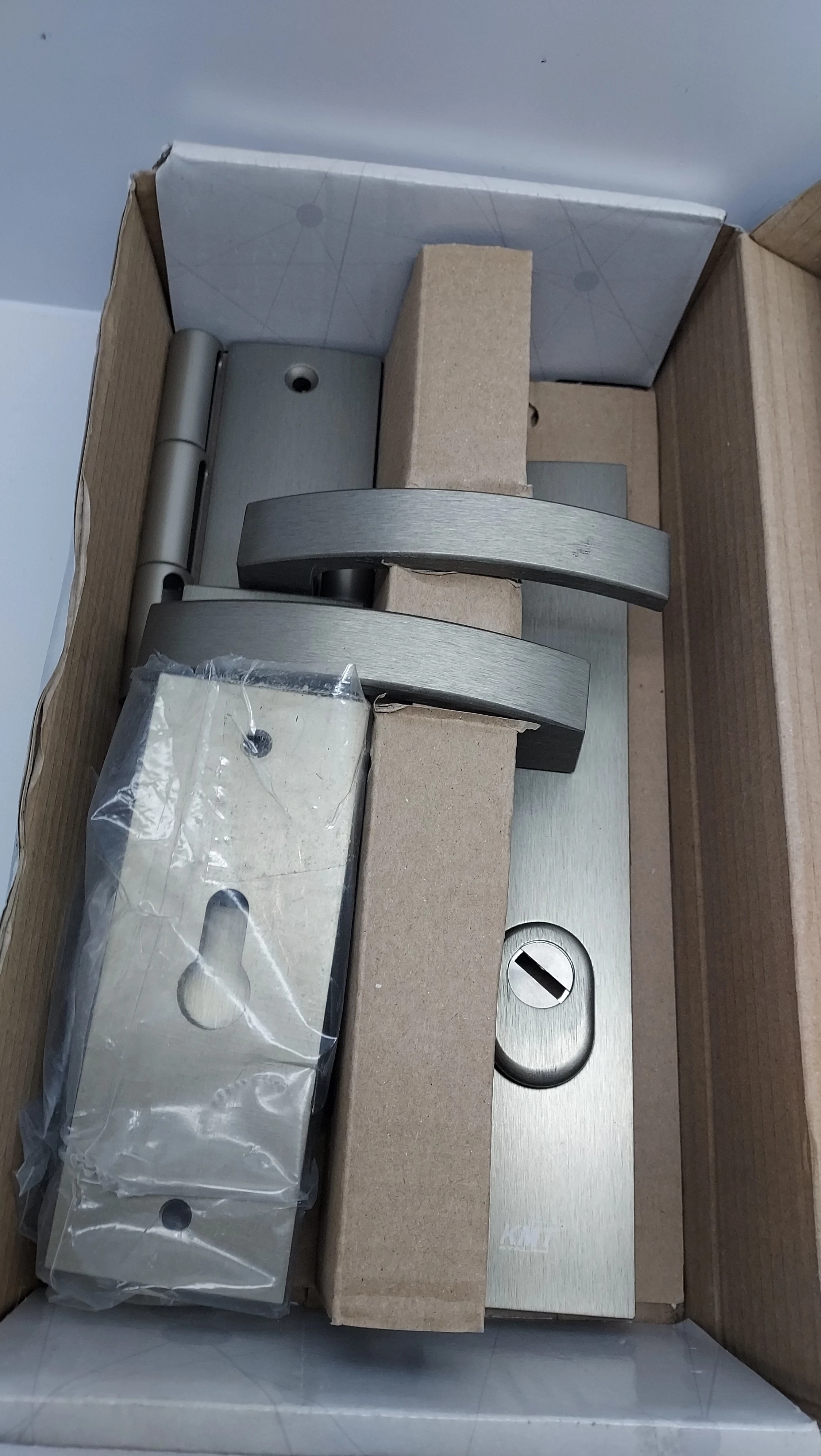 klamka-z-szyldem-podluznym-kmt-rodzaj-129772-2