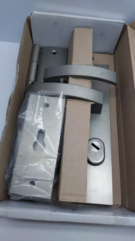 klamka-z-szyldem-podluznym-kmt-marka-248811-990325