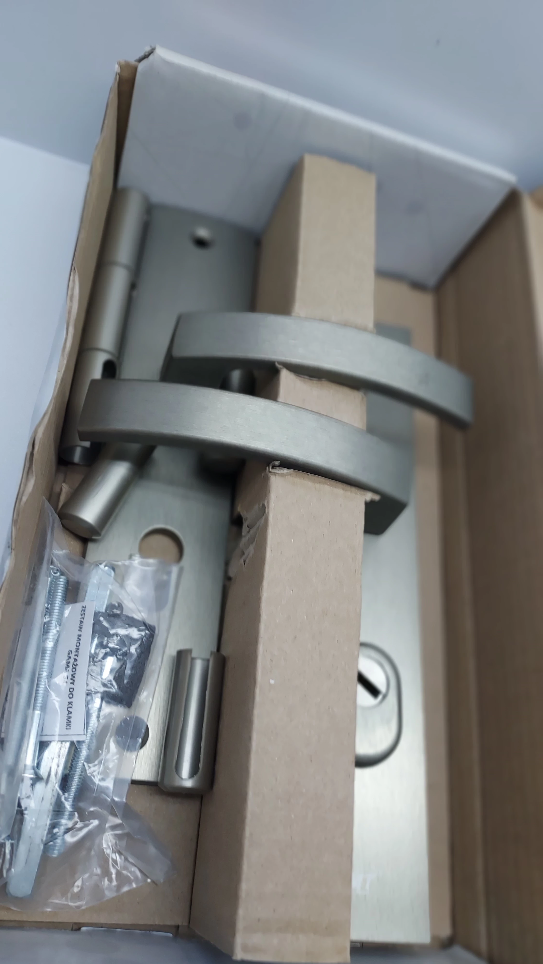 klamka-z-szyldem-podluznym-kmt-kolor-129771-8