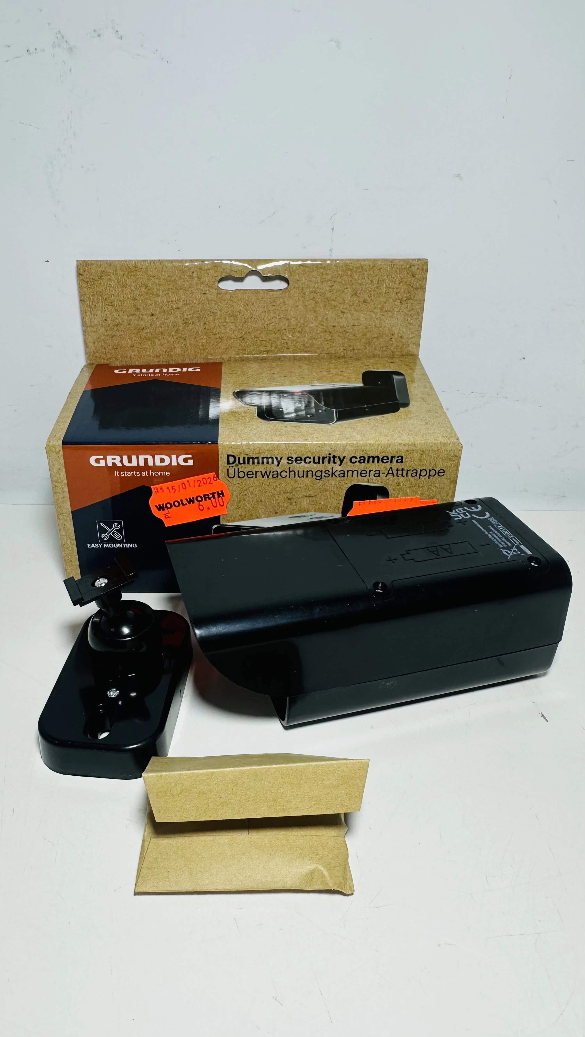 atrapa-kamery-na-baterie-grundig-ean-gtin-8711252259581