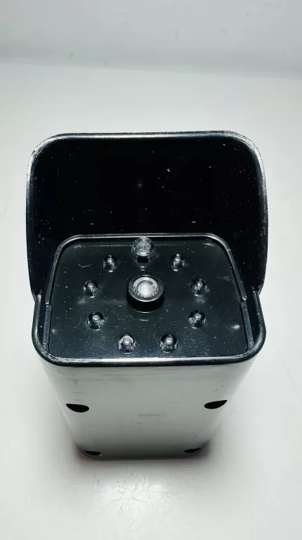 atrapa-kamery-na-baterie-grundig-model-lampa-solarna-atrapa-kamery