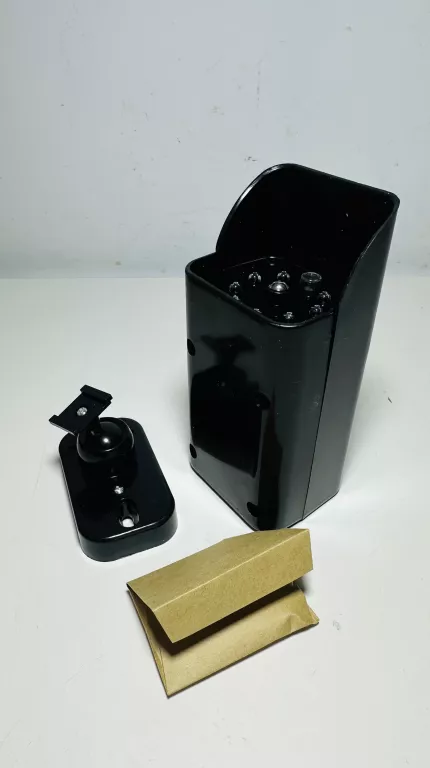 atrapa-kamery-na-baterie-grundig-stan-11323-2