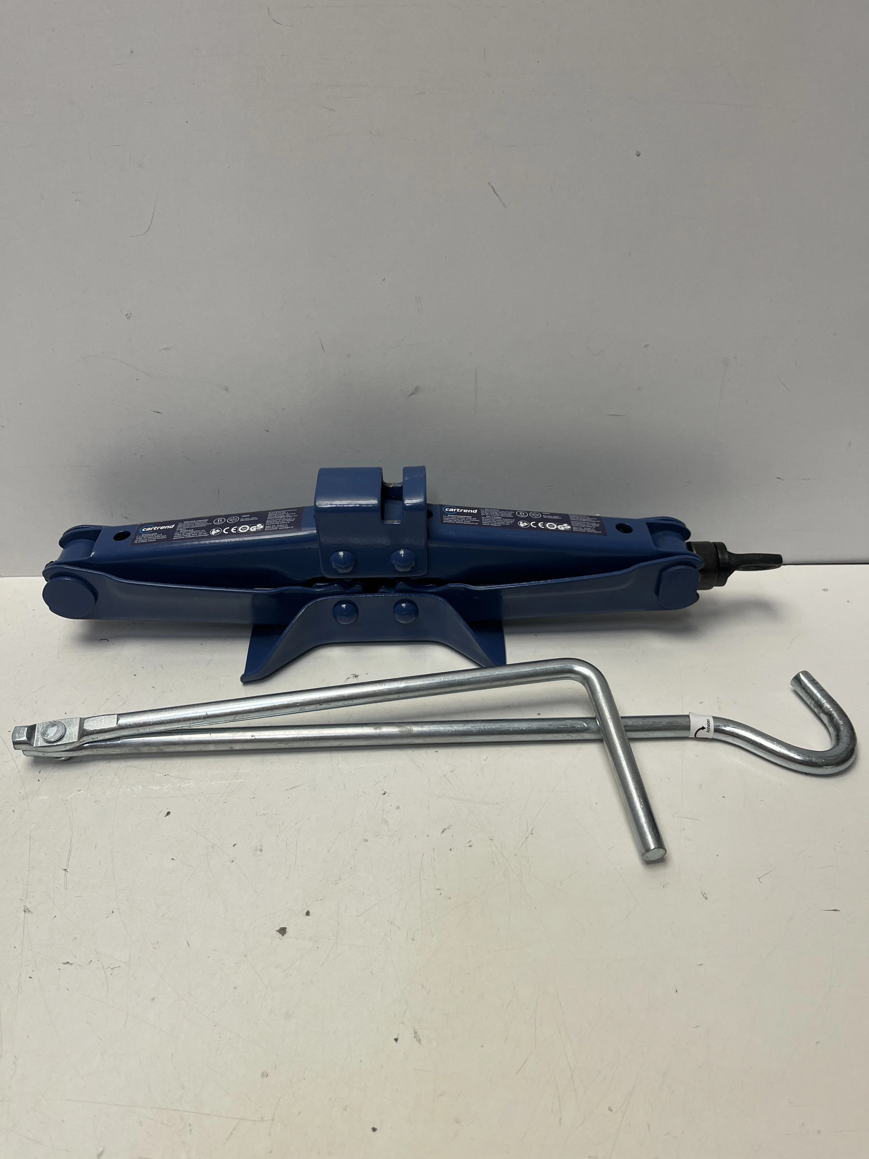 cortrend-podnosnik-samochodowy-1t-osiedle-teatralne-3u15-krakow