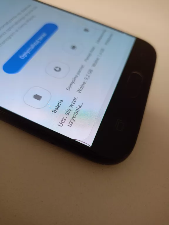 telefon-samsung-galaxy-j7-316-gb-pekniecia-na-ekranie-ean-gtin-8806088488103