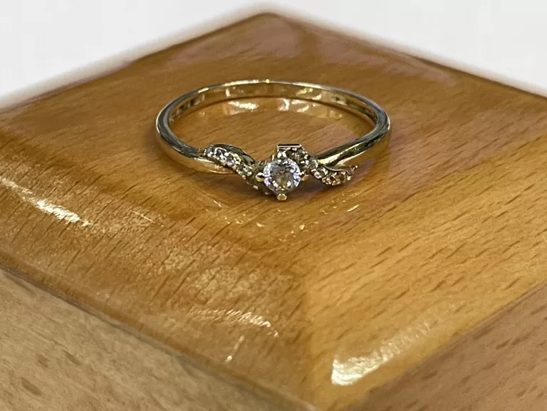 zloty-pierscionek-cyrkonie-585-151g-r18-wolnosci-239-zabrze-sj