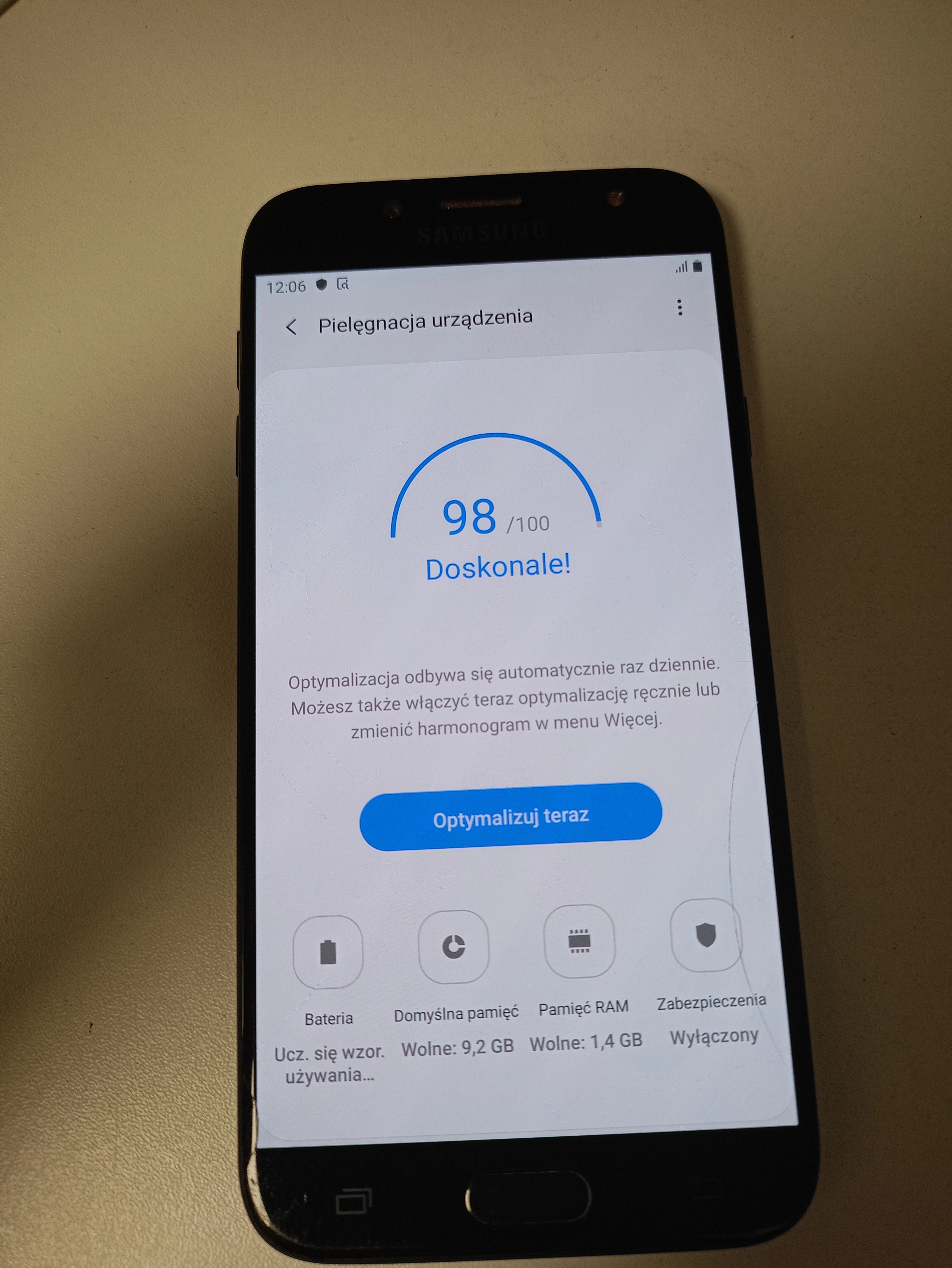 telefon-samsung-galaxy-j7-316-gb-pekniecia-na-ekranie-prusa-1-legnica