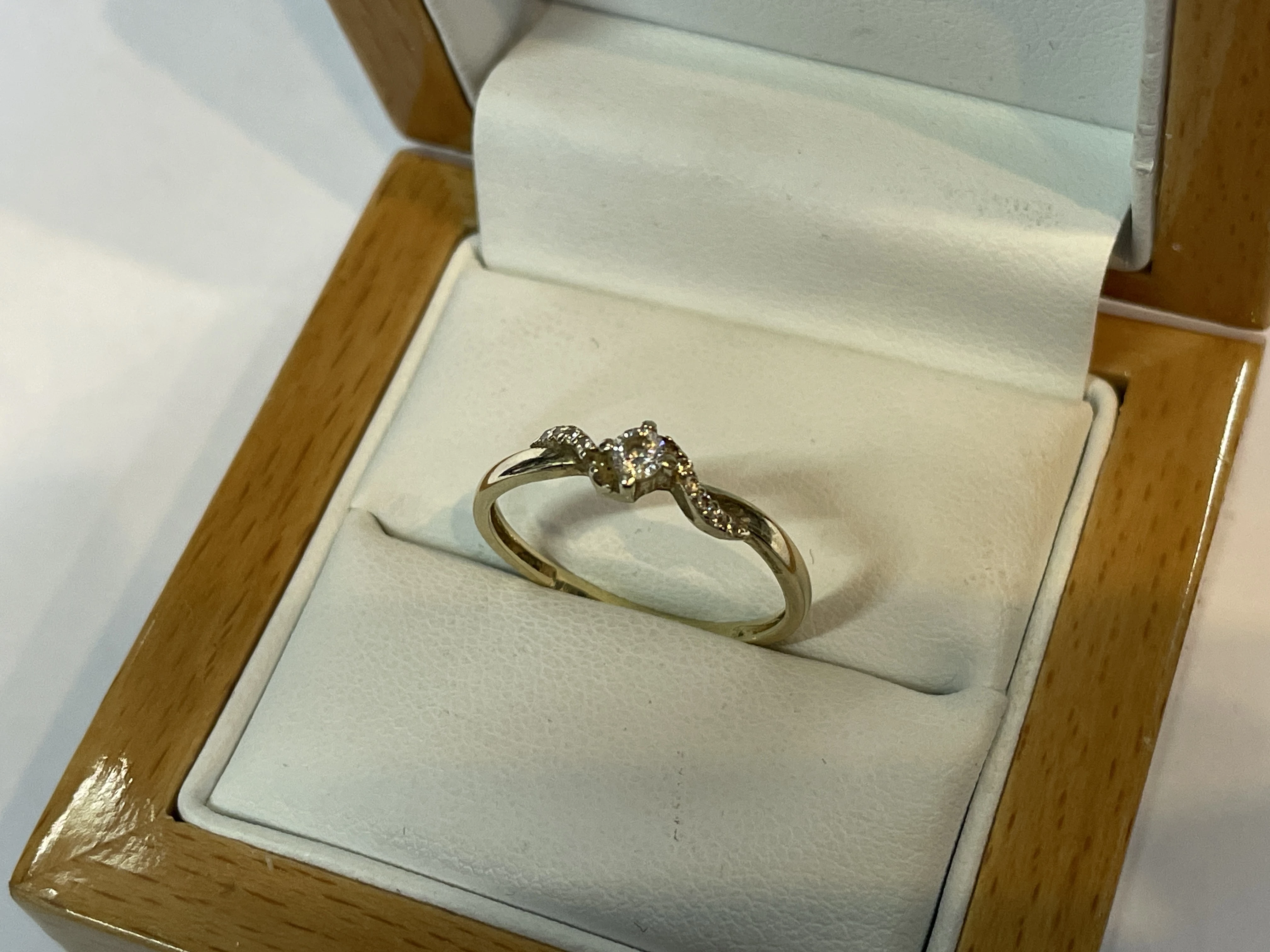 zloty-pierscionek-cyrkonie-585-151g-r18-stan-11323-2