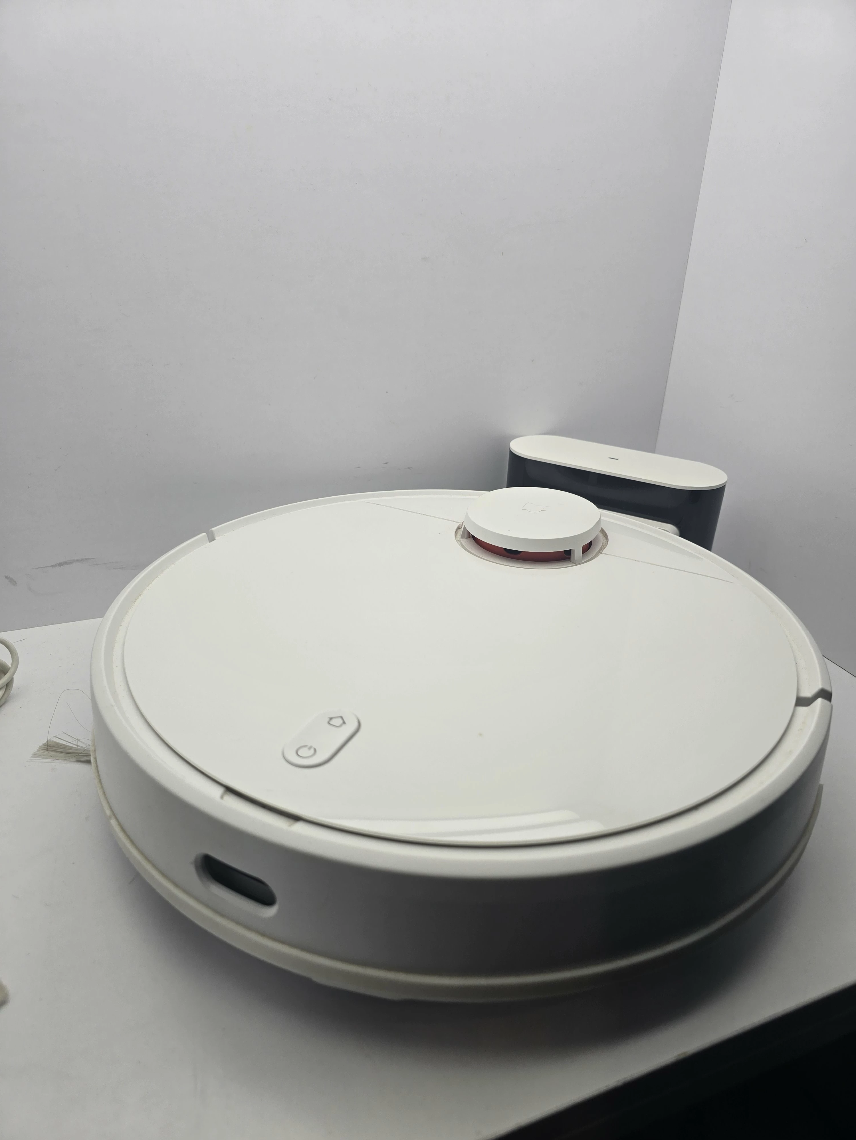 robot-sprzatajacy-mi-vacuum-mop-p-czas-ladowania-330