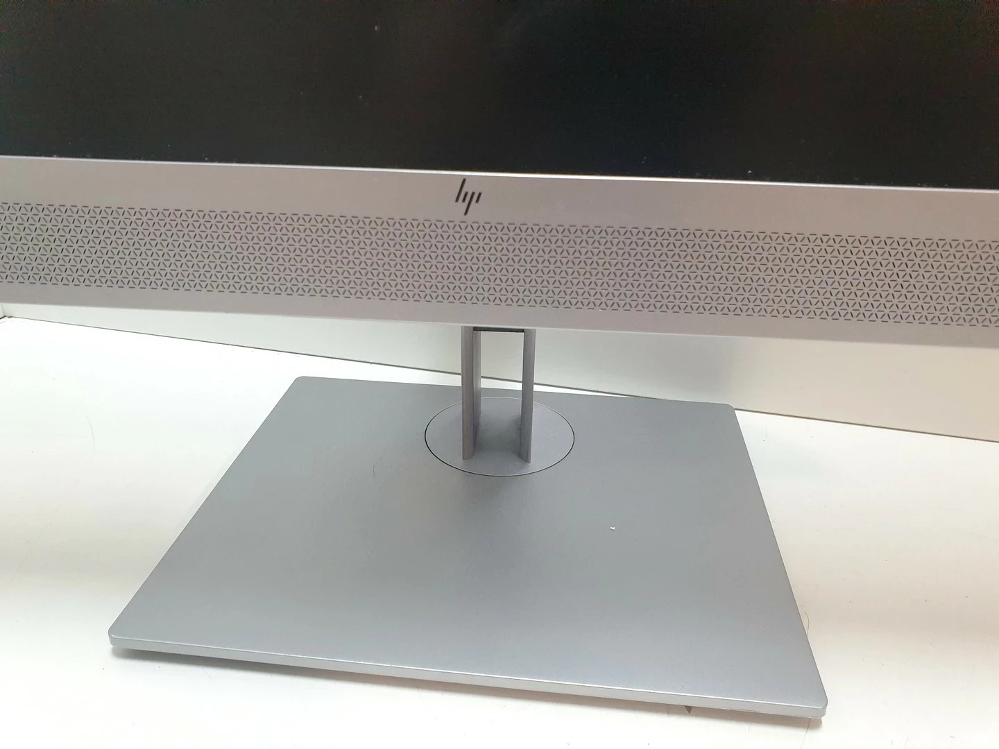 monitor-hp-hstnd-9621-a-okablowanie-przekatna-ekranu-cale-2700