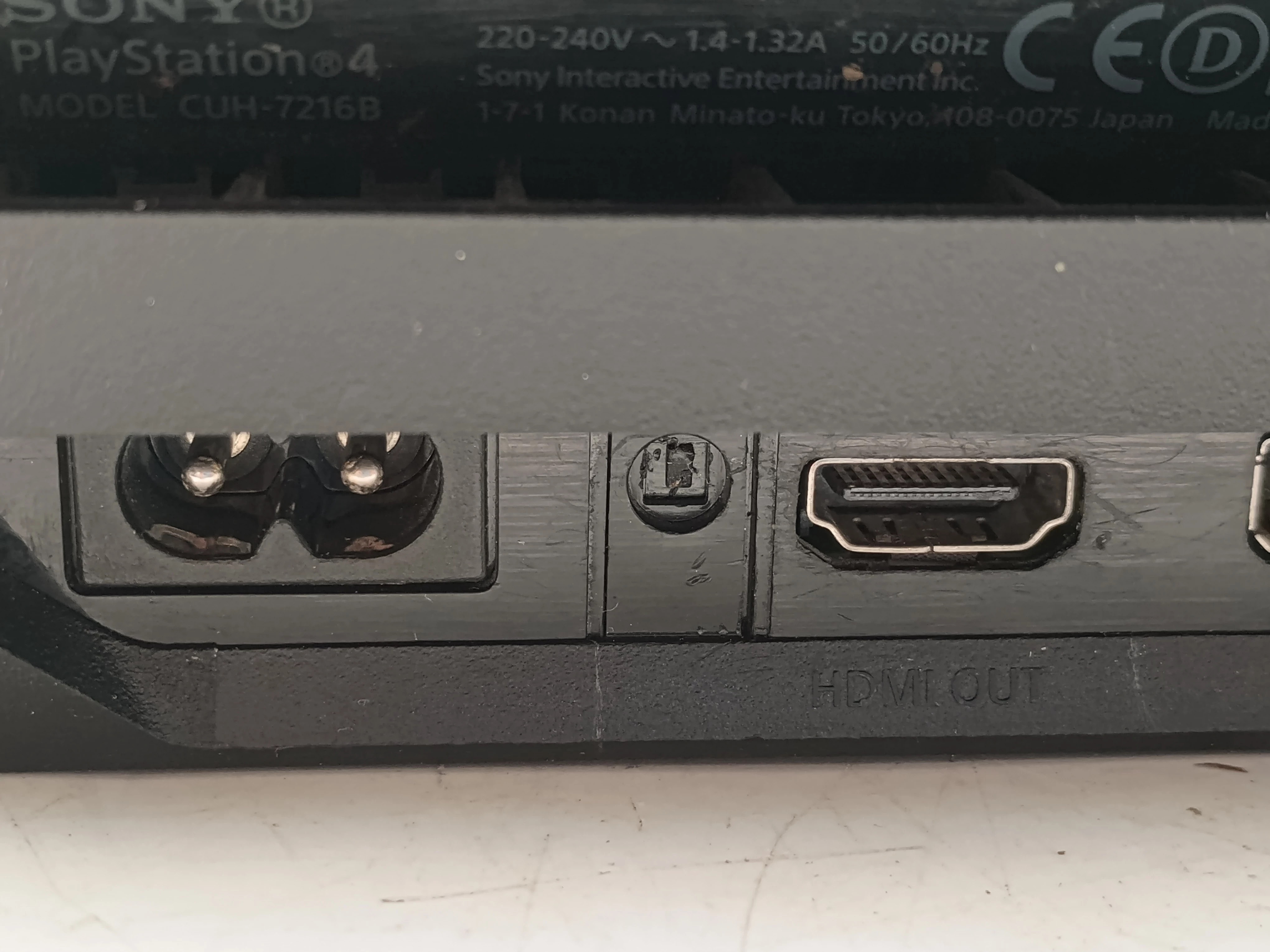 konsola-sony-playstation-4-ps4-pro-cuh-7216b-1tb-pad-komunikacja-205986-2