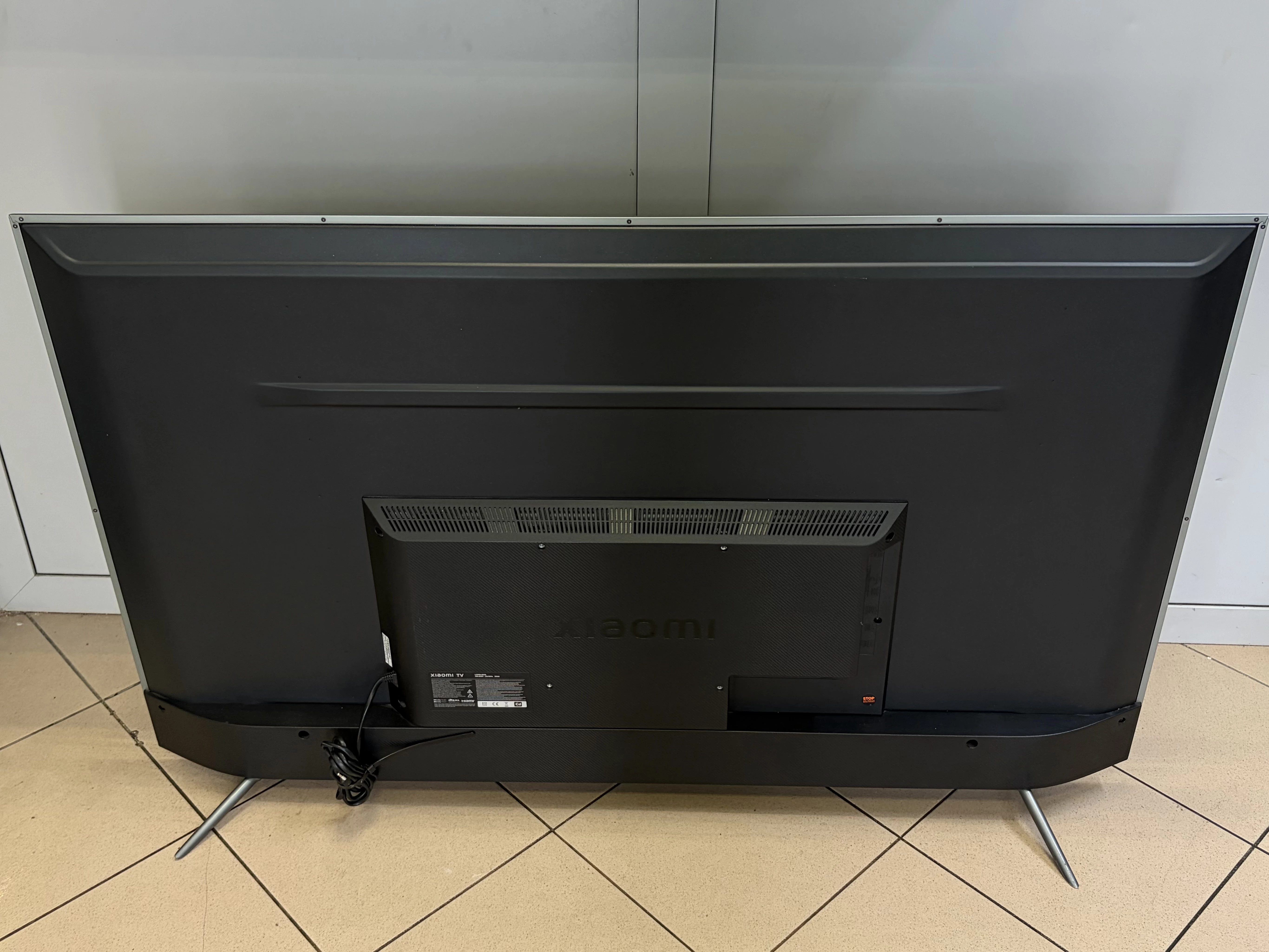 telewizor-qled-xiaomi-q1e-55-4k-uhd-l55m6-6esg-android-tv-szary-przekatna-ekranu-cale-5500